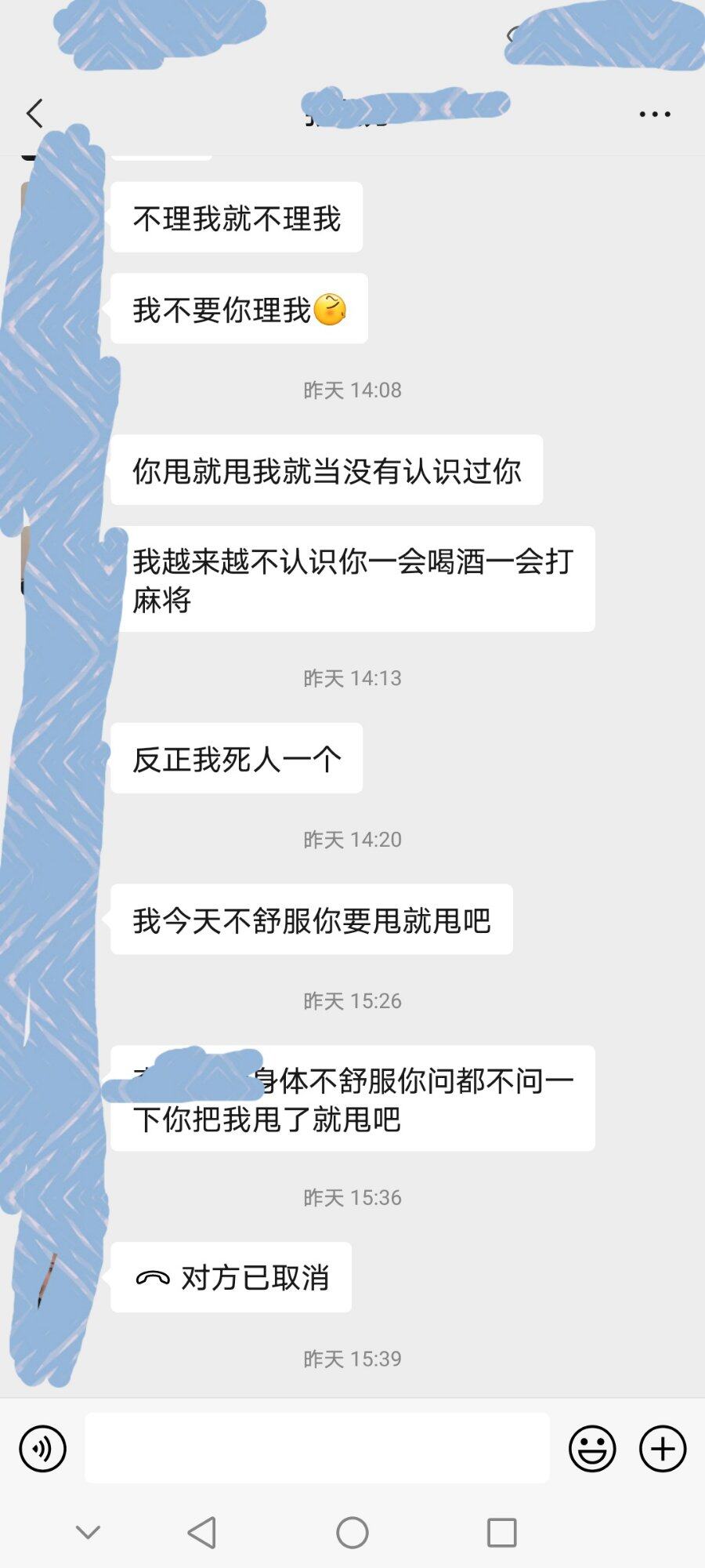 看着这个男孩，怪可怜