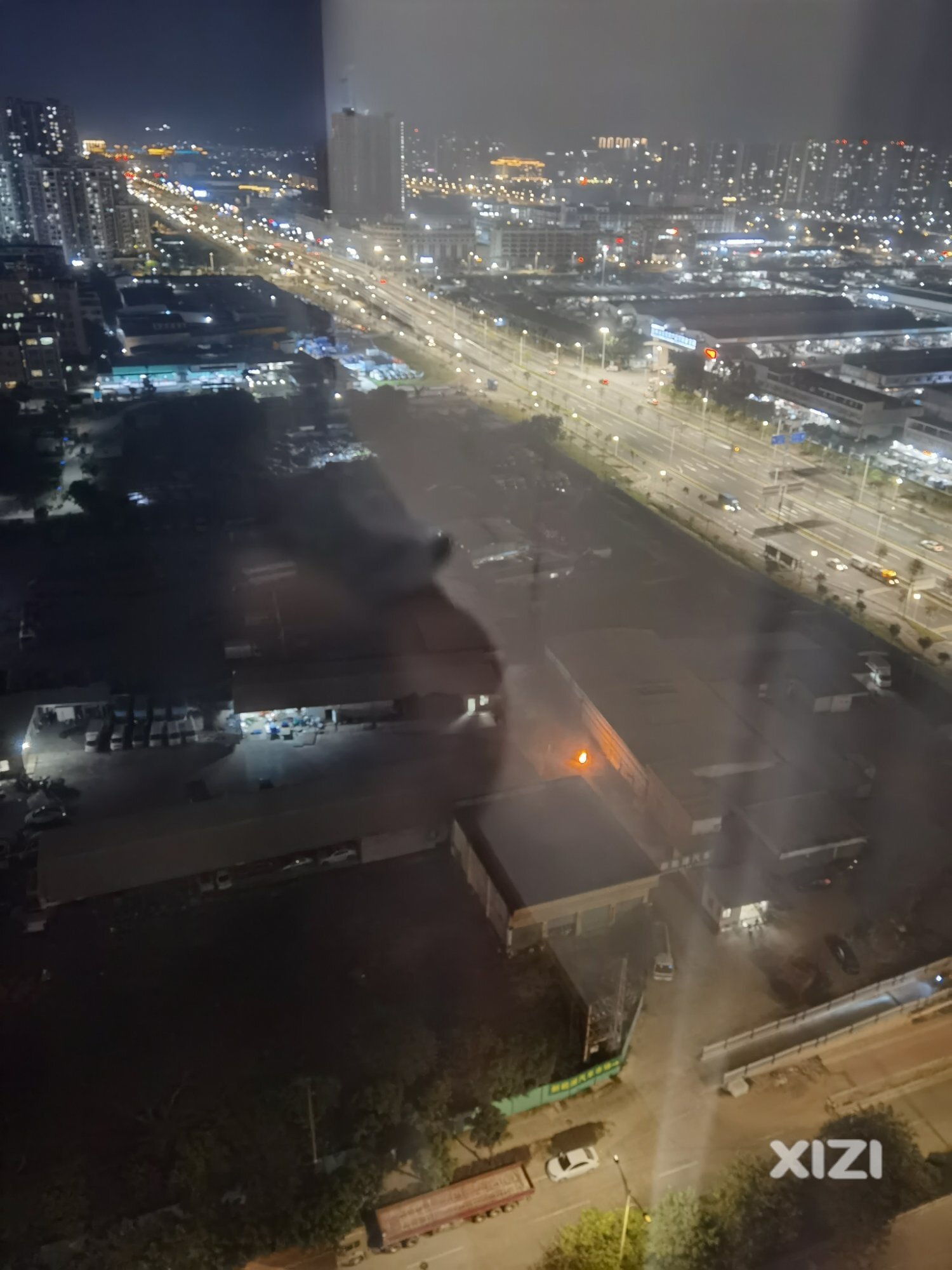 金石一路与金龙大道交叉处的小金口区域长年累月烧垃圾乌烟瘴气！