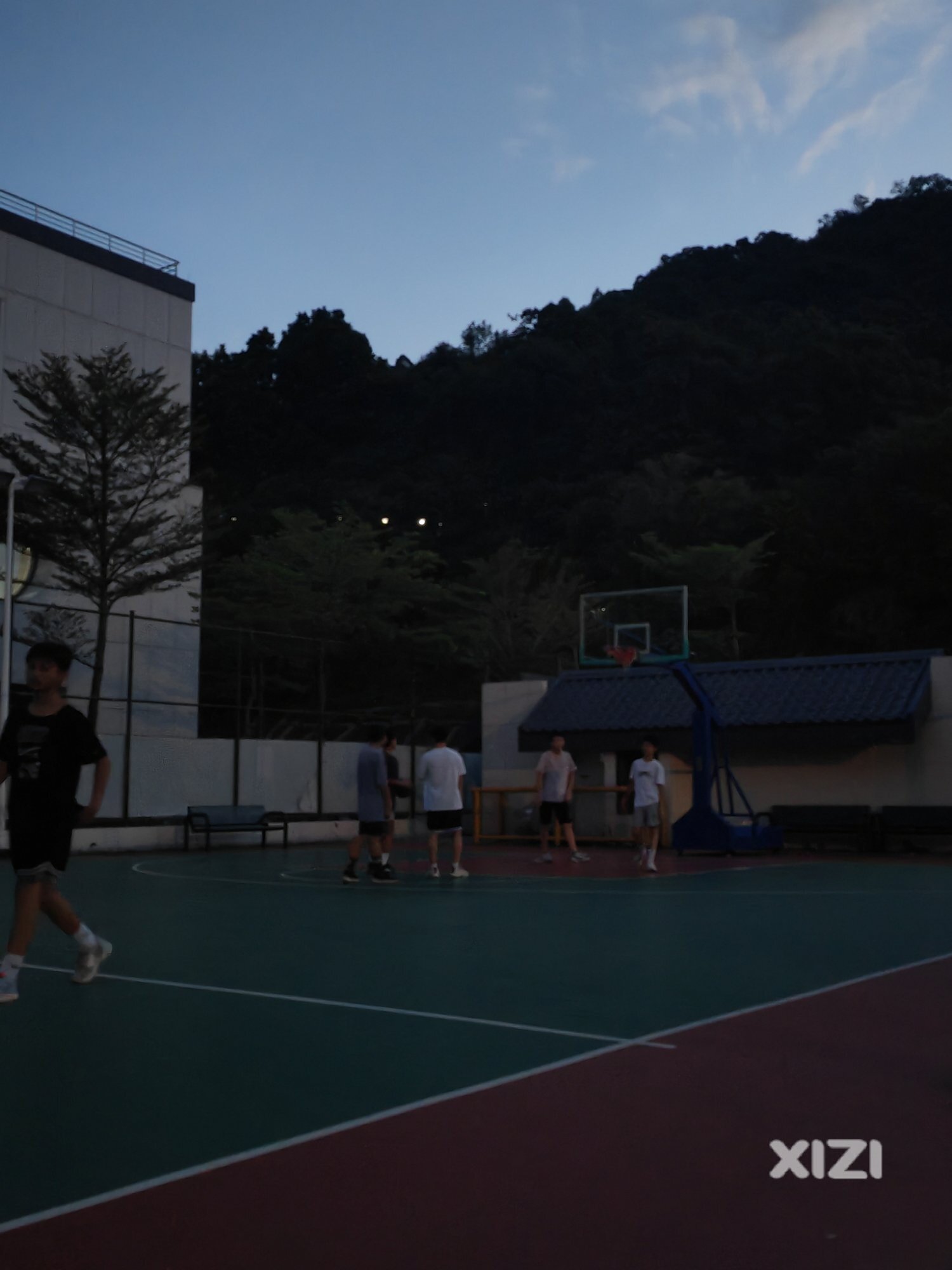 刚建好的惠城区图书馆