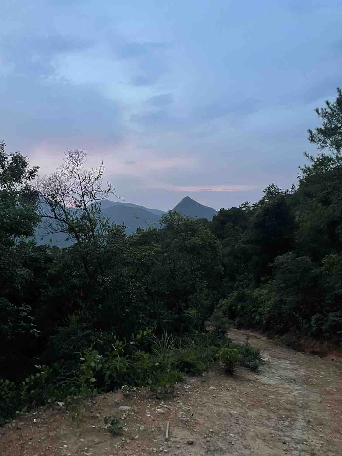 夜爬大南山露营看日出