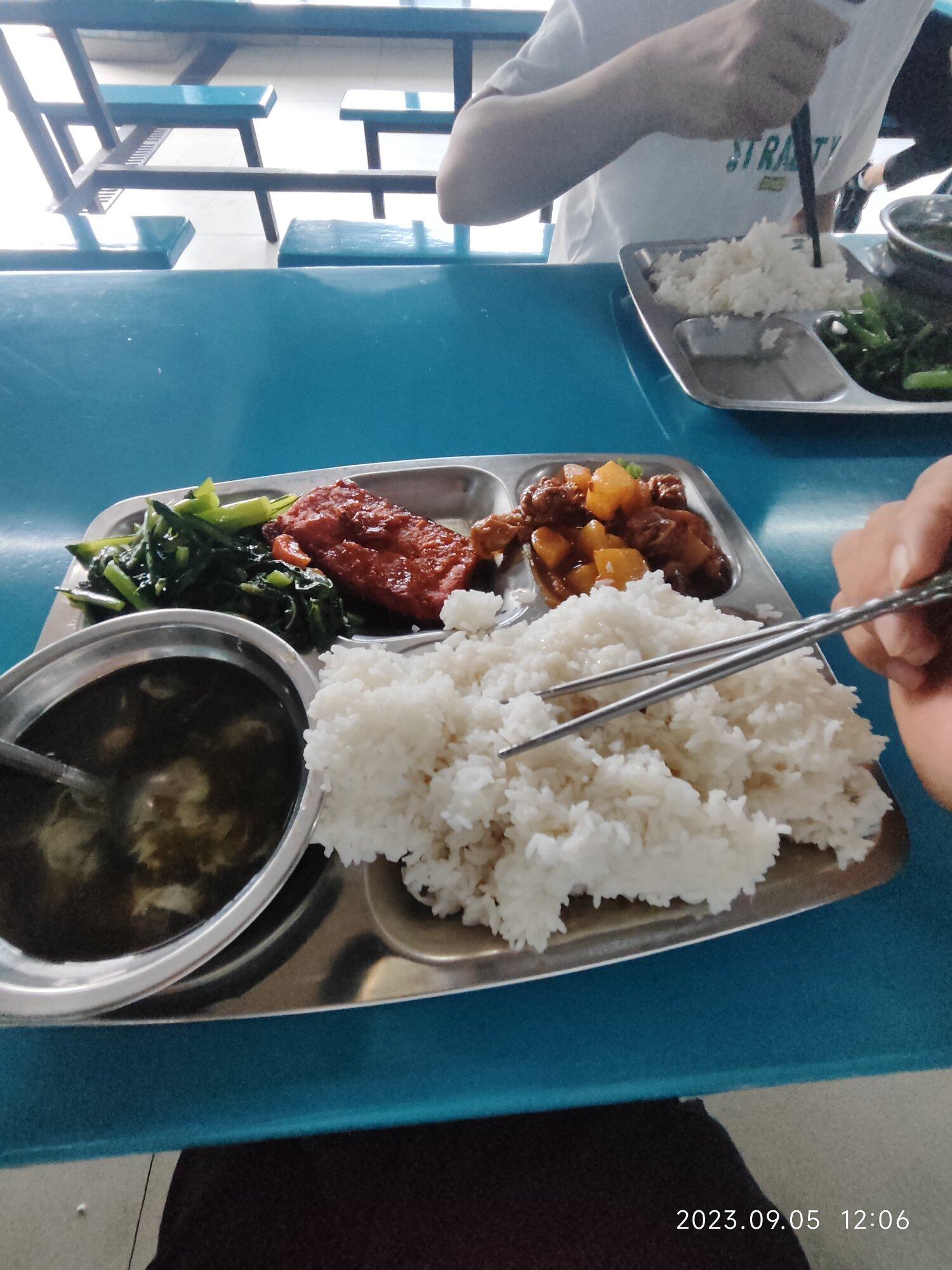 送外卖，自由，能速度激情，能放着愉快的音乐，能见到各式各样的小姐
