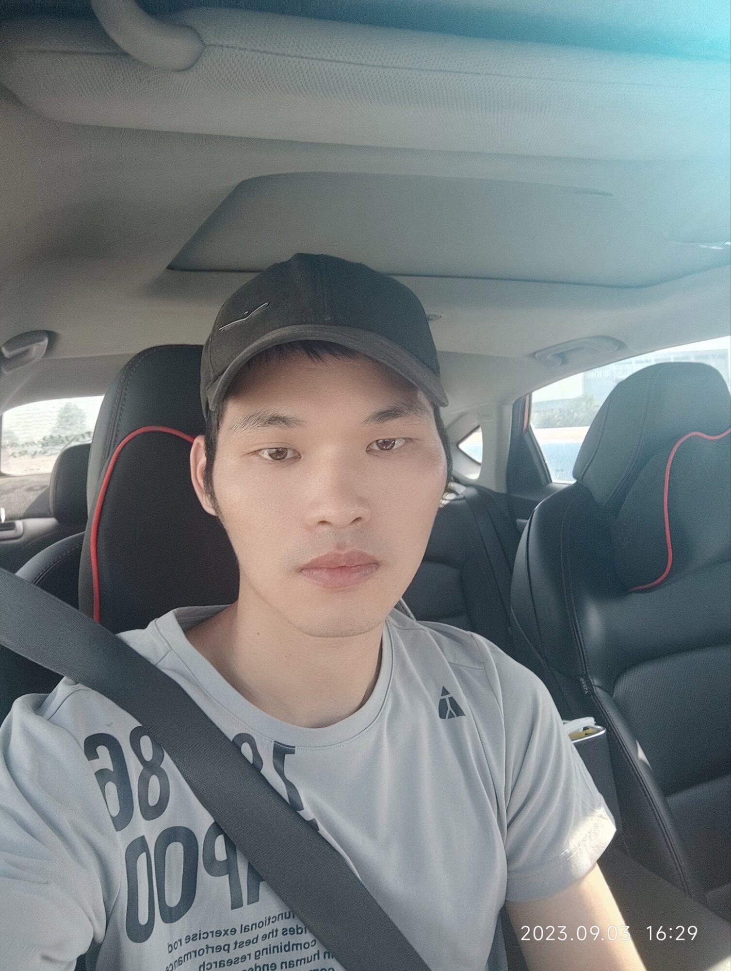 几百万新房买不起，我一次去买套二手商品房，你愿意嫁给我吗
