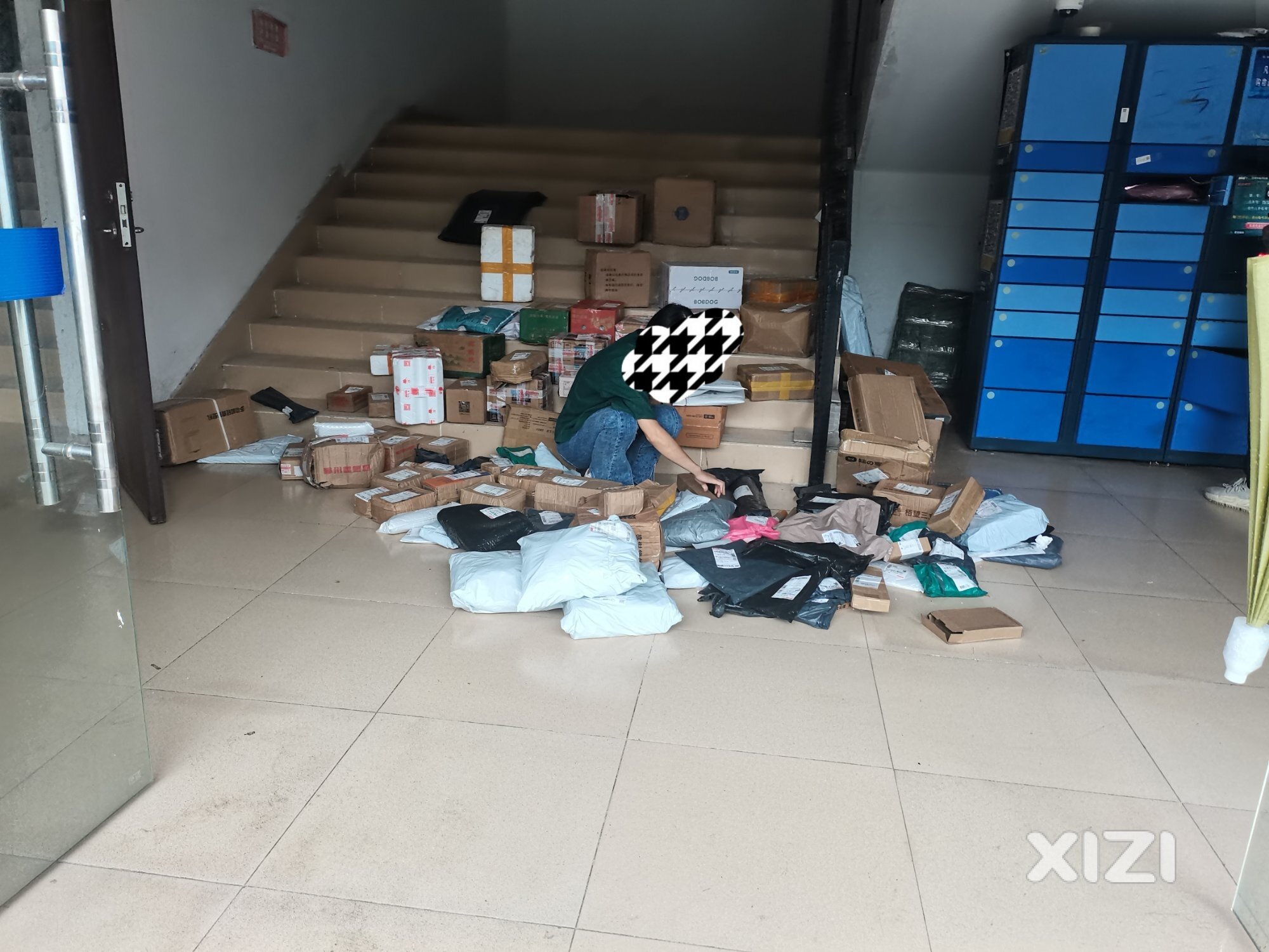 满地都是快递