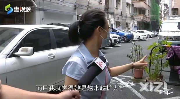小区居民用花盆占道？记者跑腿来帮忙