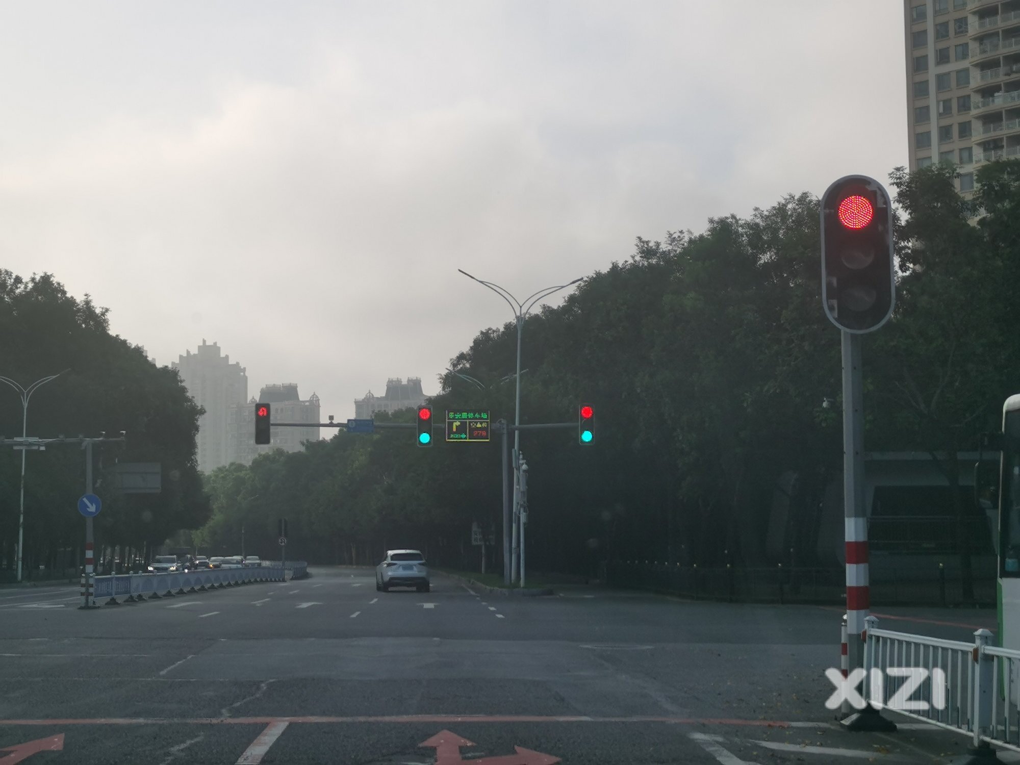 今早路过华贸天地，看