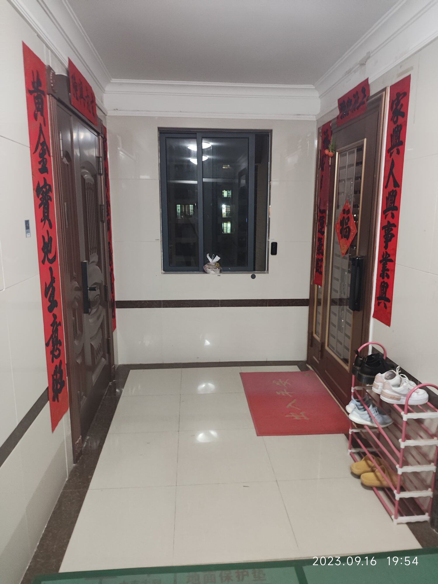 老板的拉，黄金万量，生活不易，不想上班的时候就看看银行卡余额吧
