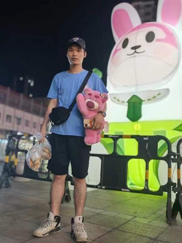 好累哟，又寂寞 ，，