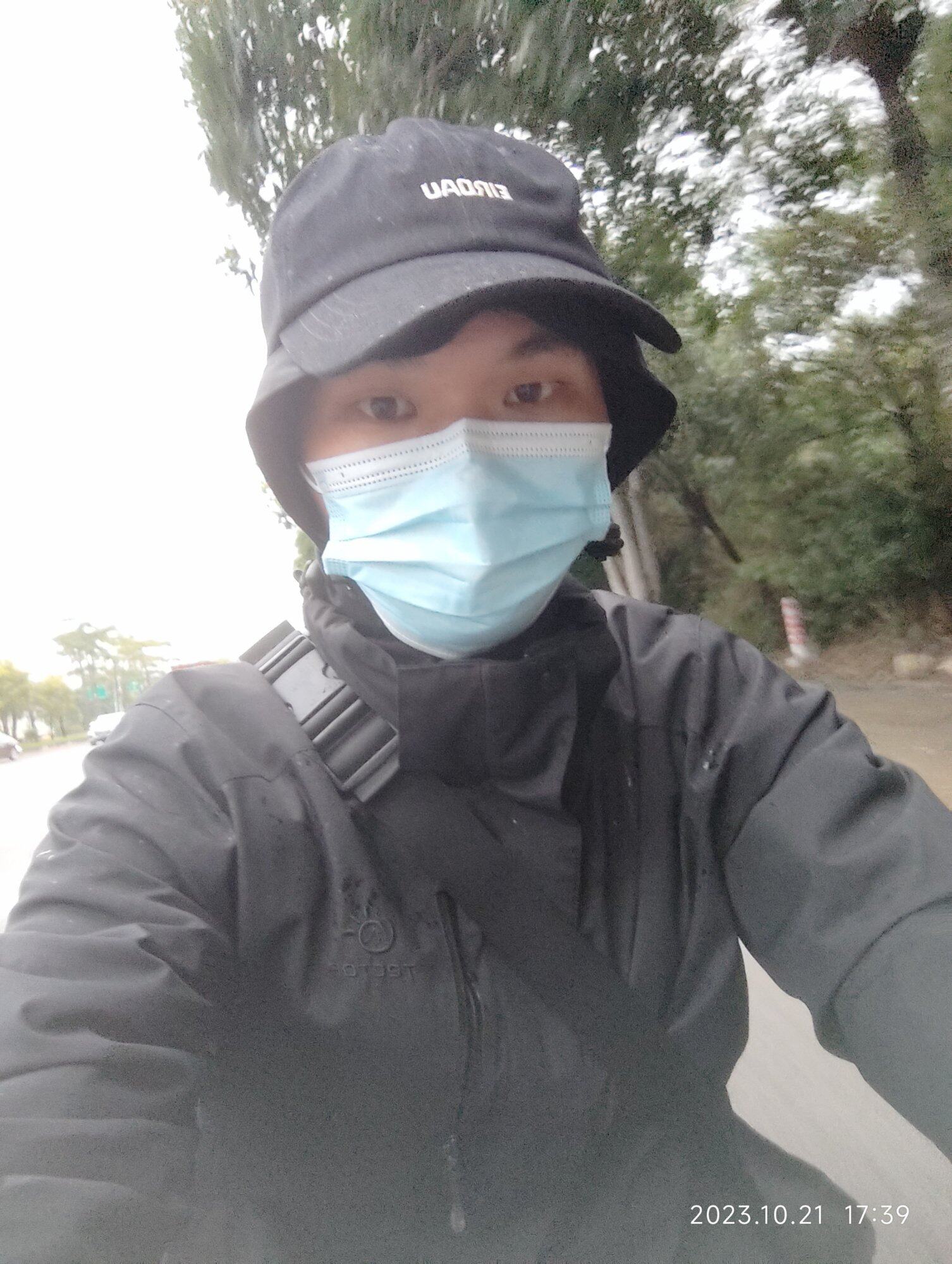 一下班又下雨嗯，成落