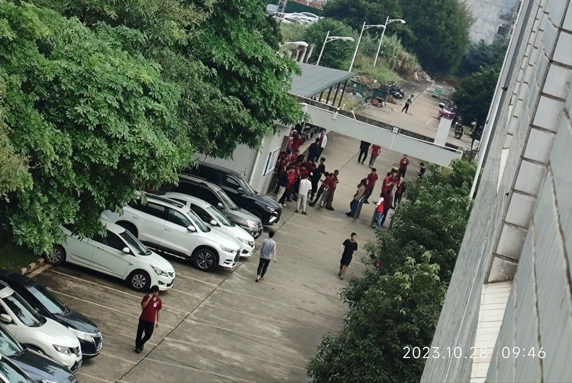 又开始罢工了，可怜的娃，这么多人失业了怎么办，呜呜呜呜