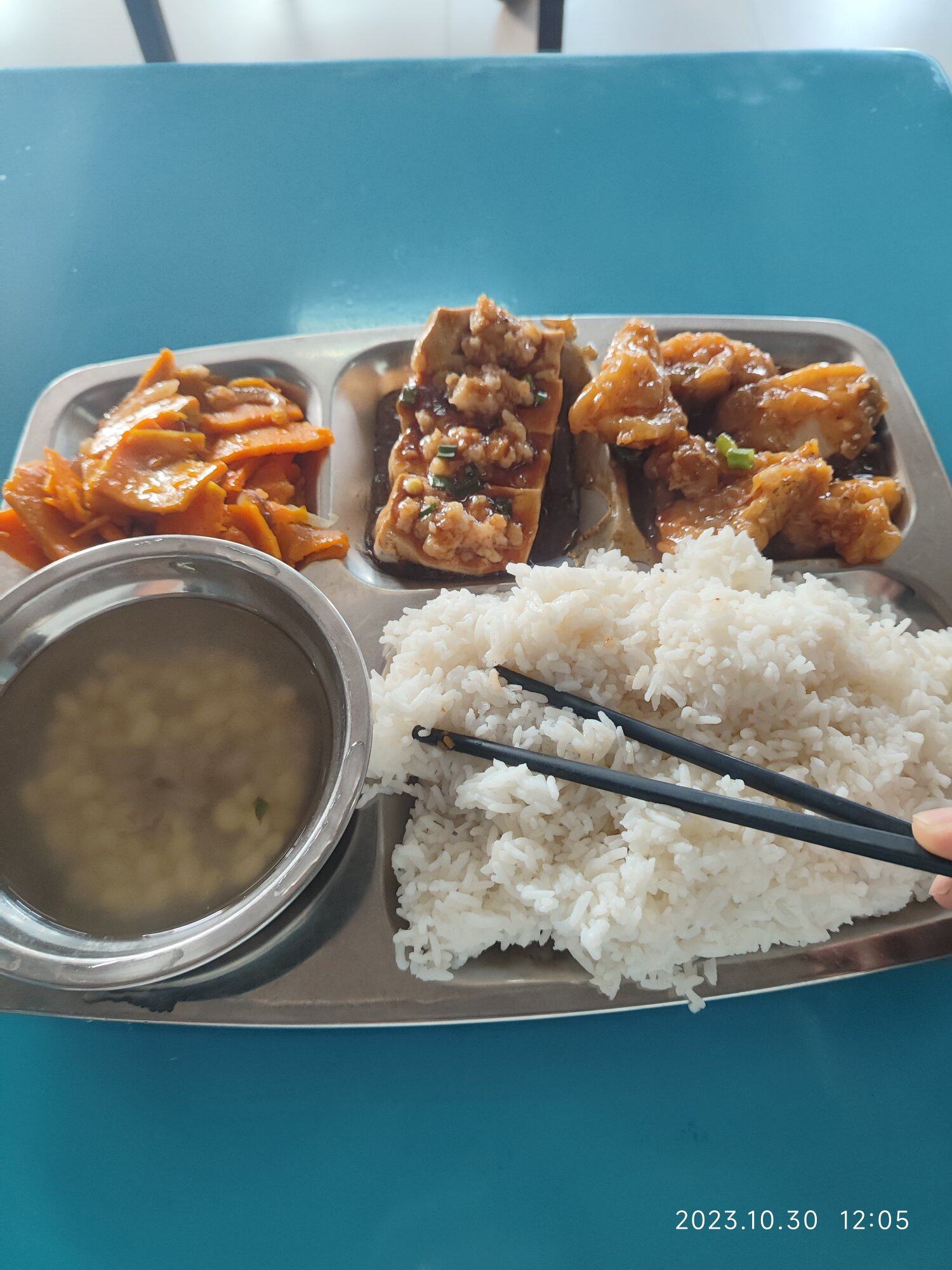 下班吃个饭先，在继续泡妞