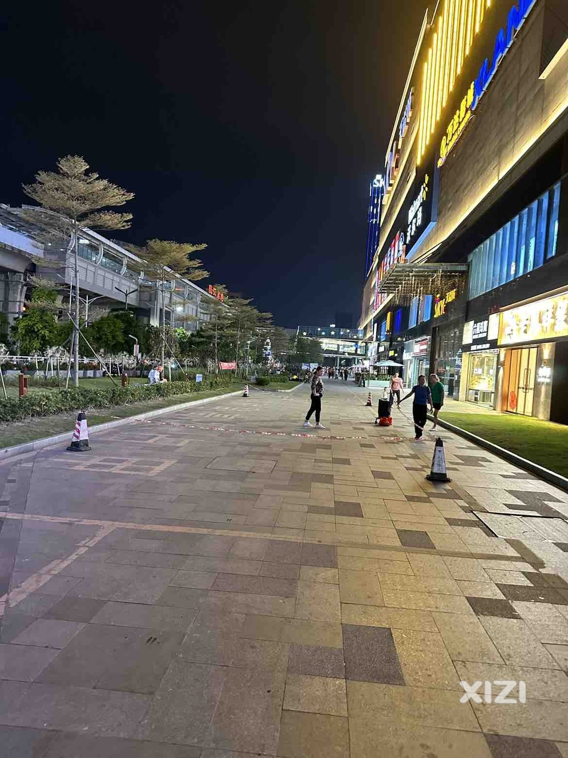 仲恺陈江天益城，大妈围蔽占用消防通道跳广场舞