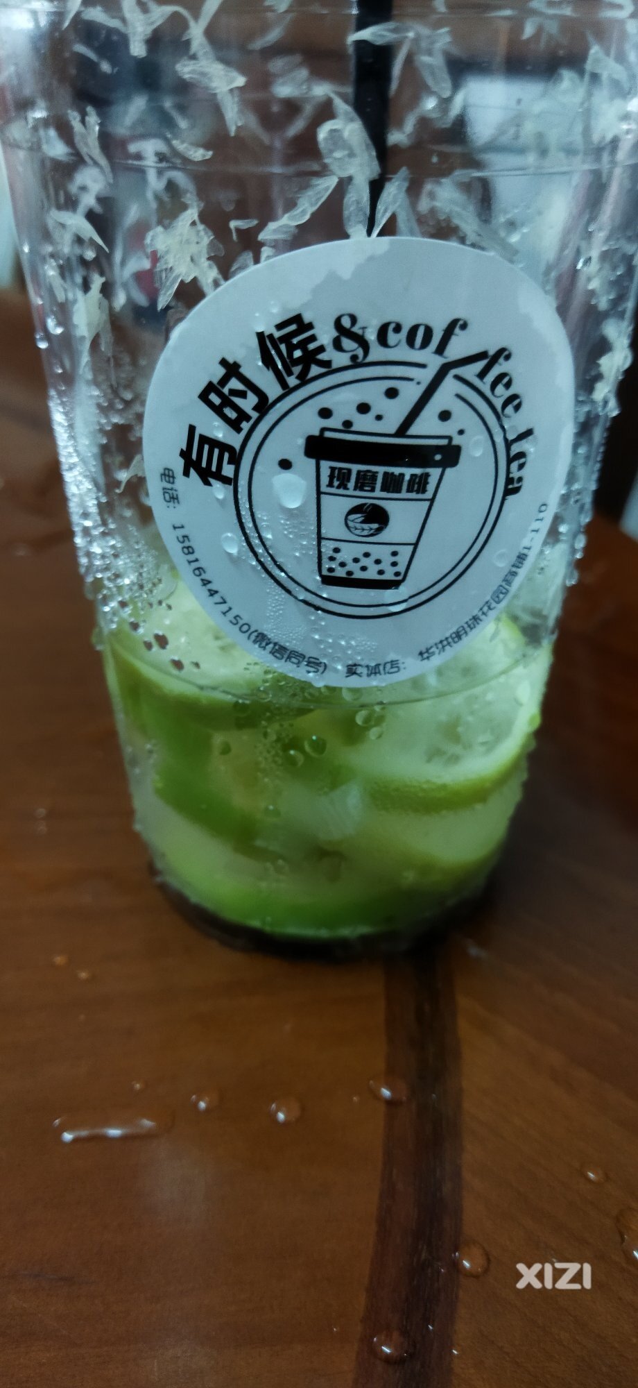 居然有人问为什么冷饮杯外壁为什么会有水珠湿的