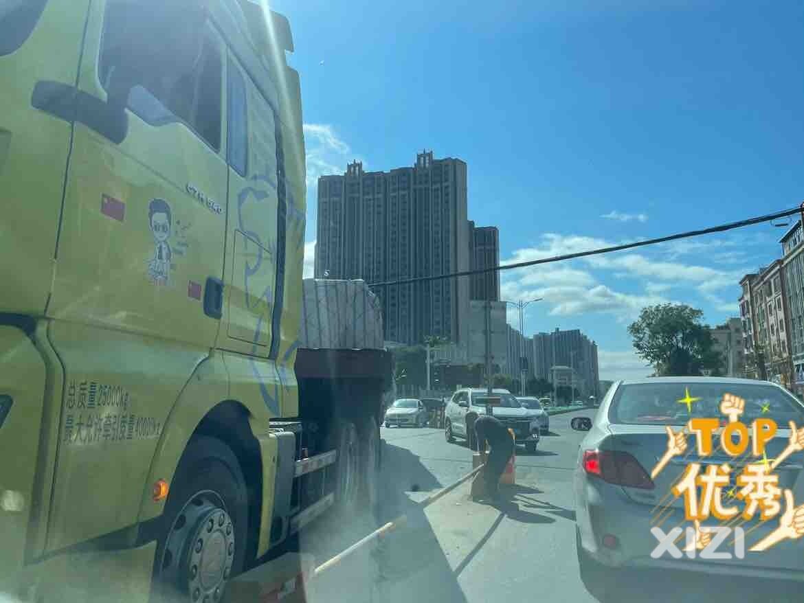 大卡车掉头不容易呀