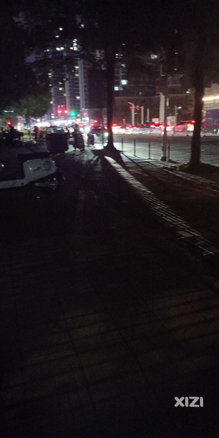 水口合生学校门口道路没路灯