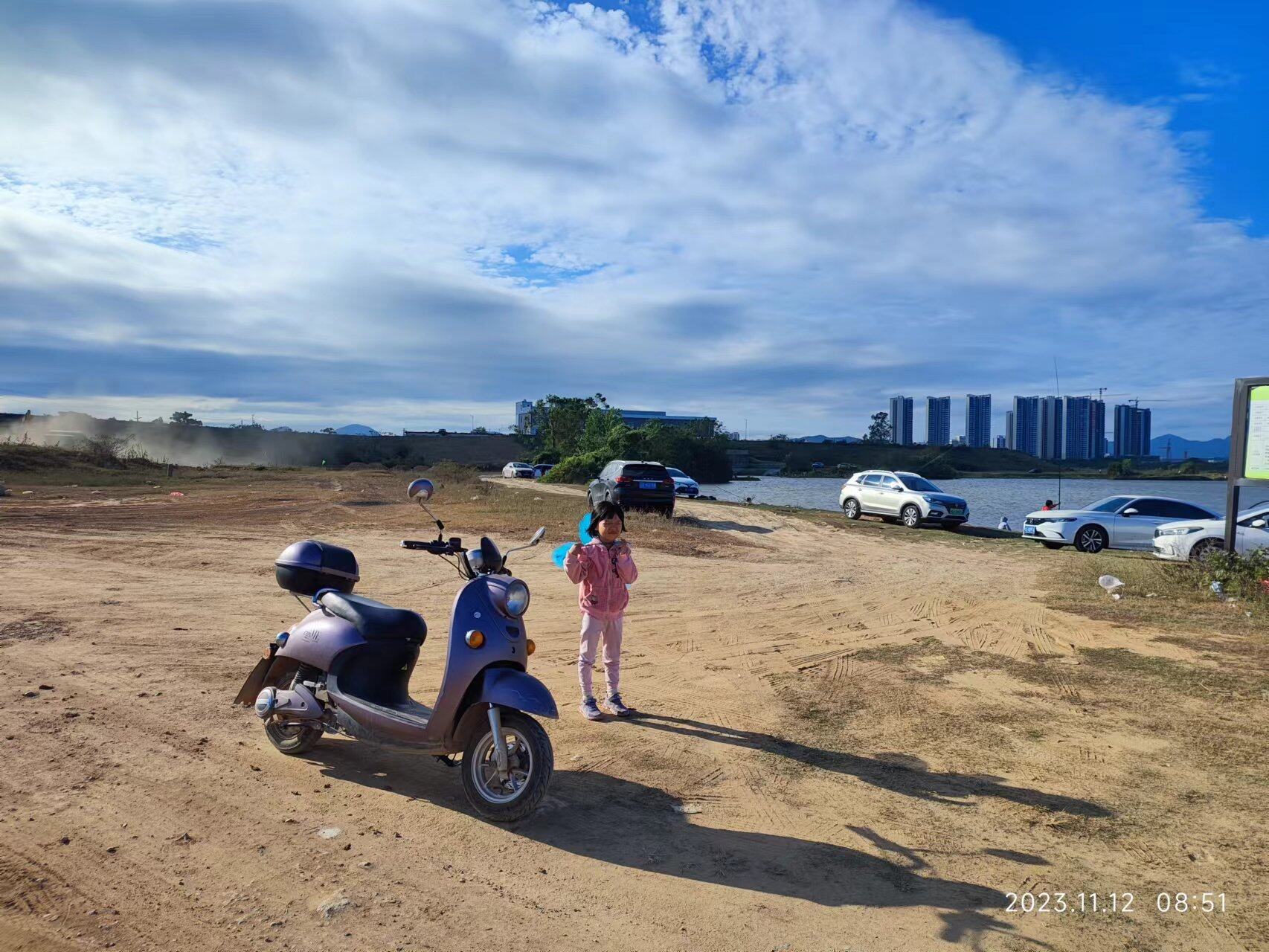 村里拿几百万，去这里建个大型广场公园，这边都没人住