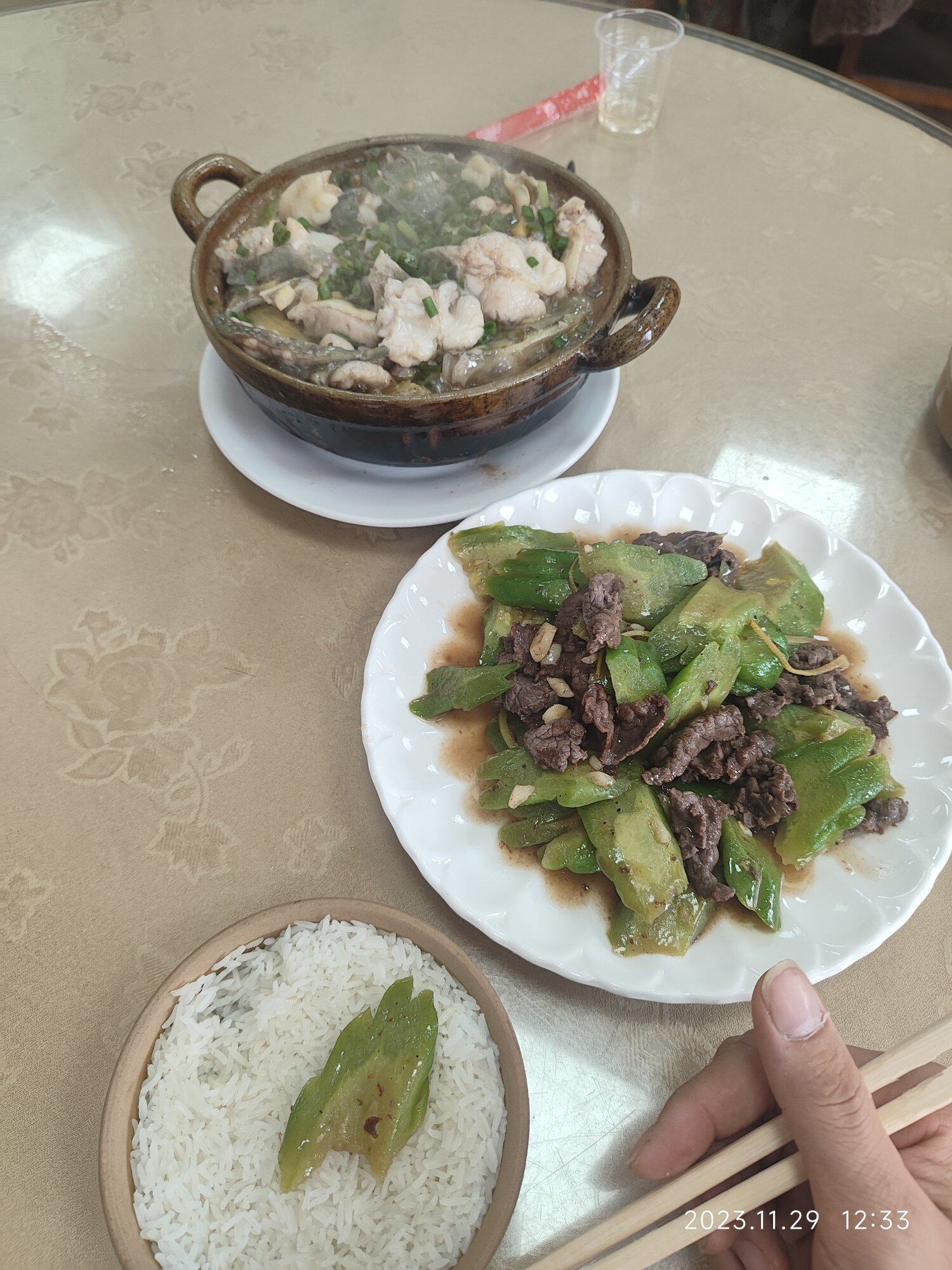 第二次 吃这家，没以前好吃，牛肉没有味道，是不是假牛肉