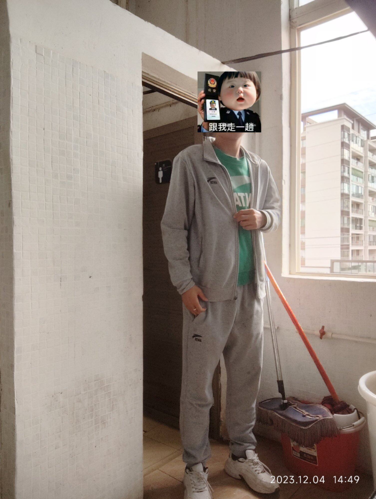 买不起耐克阿迪，只能买，我内衣，裤子，外套，鞋子，都是安踏