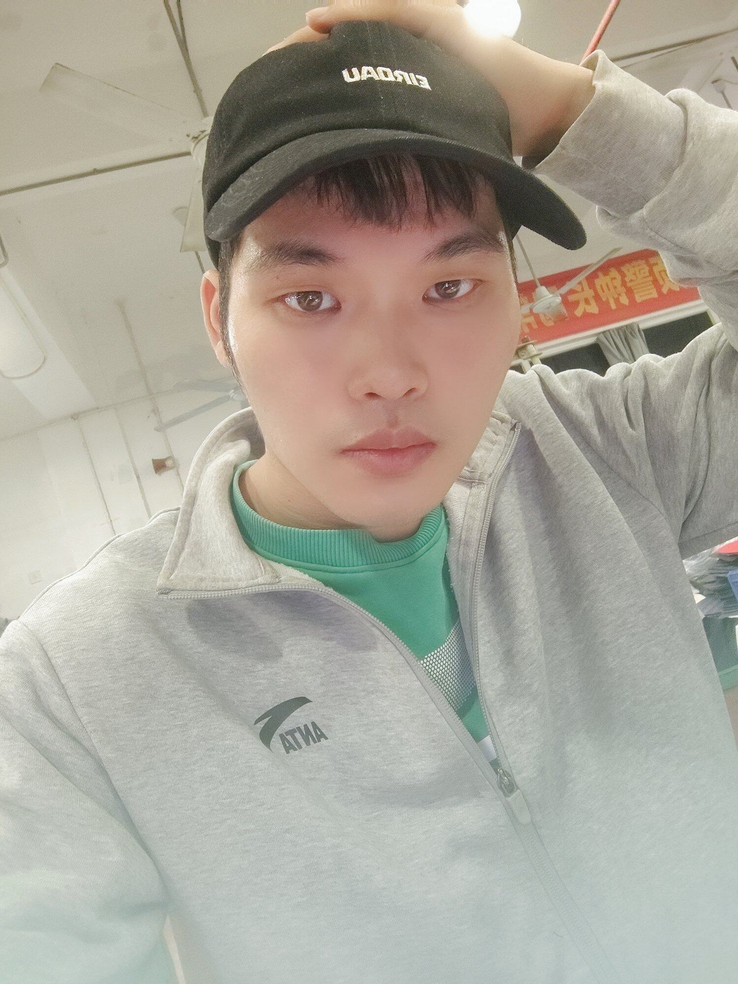 上完今天，放三天假期，有没有妹子一起爬山去丫