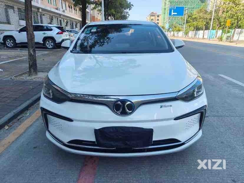 四个多新能源代步车