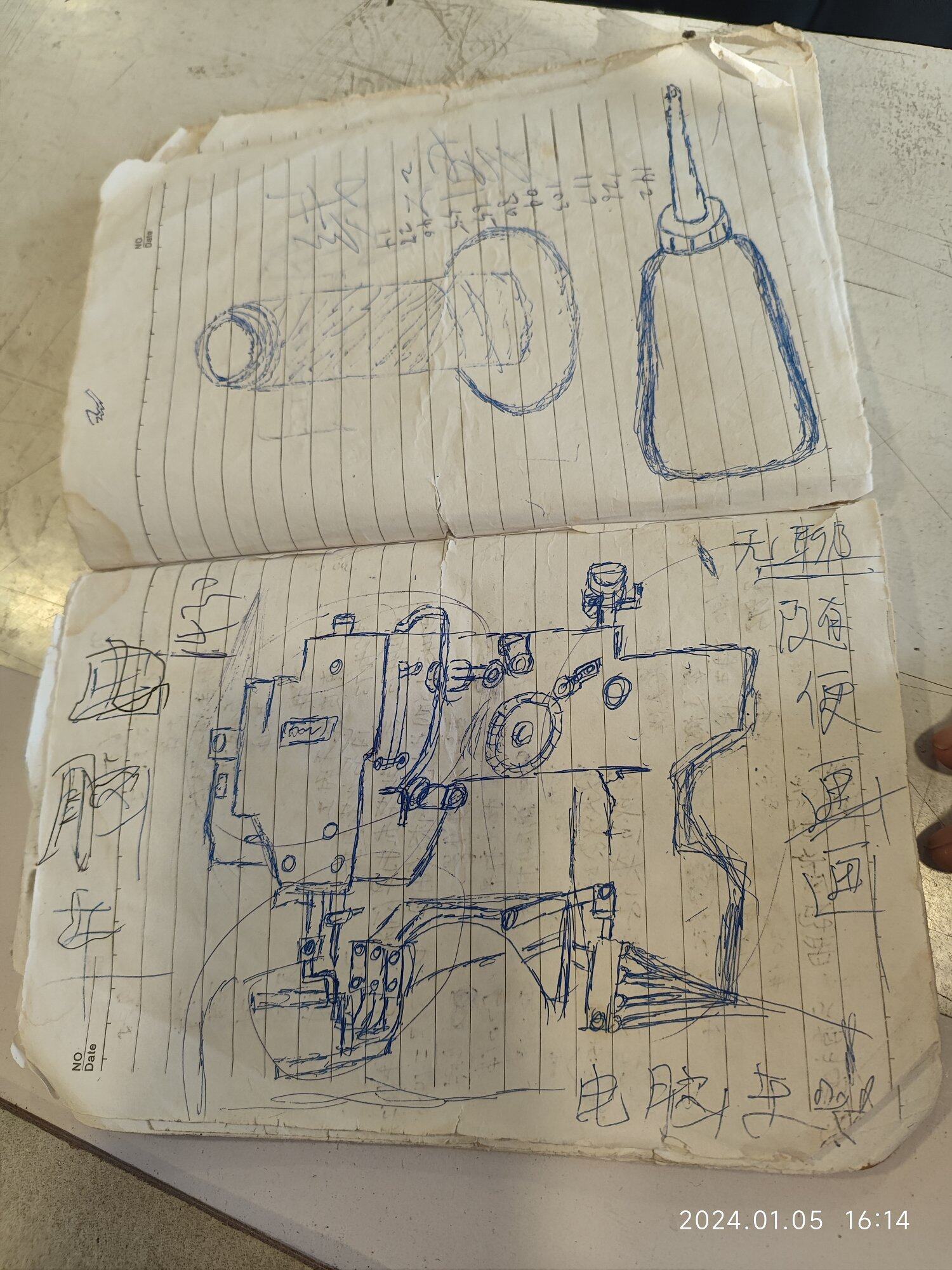 当我拿出15年前的笔记本来做画画。