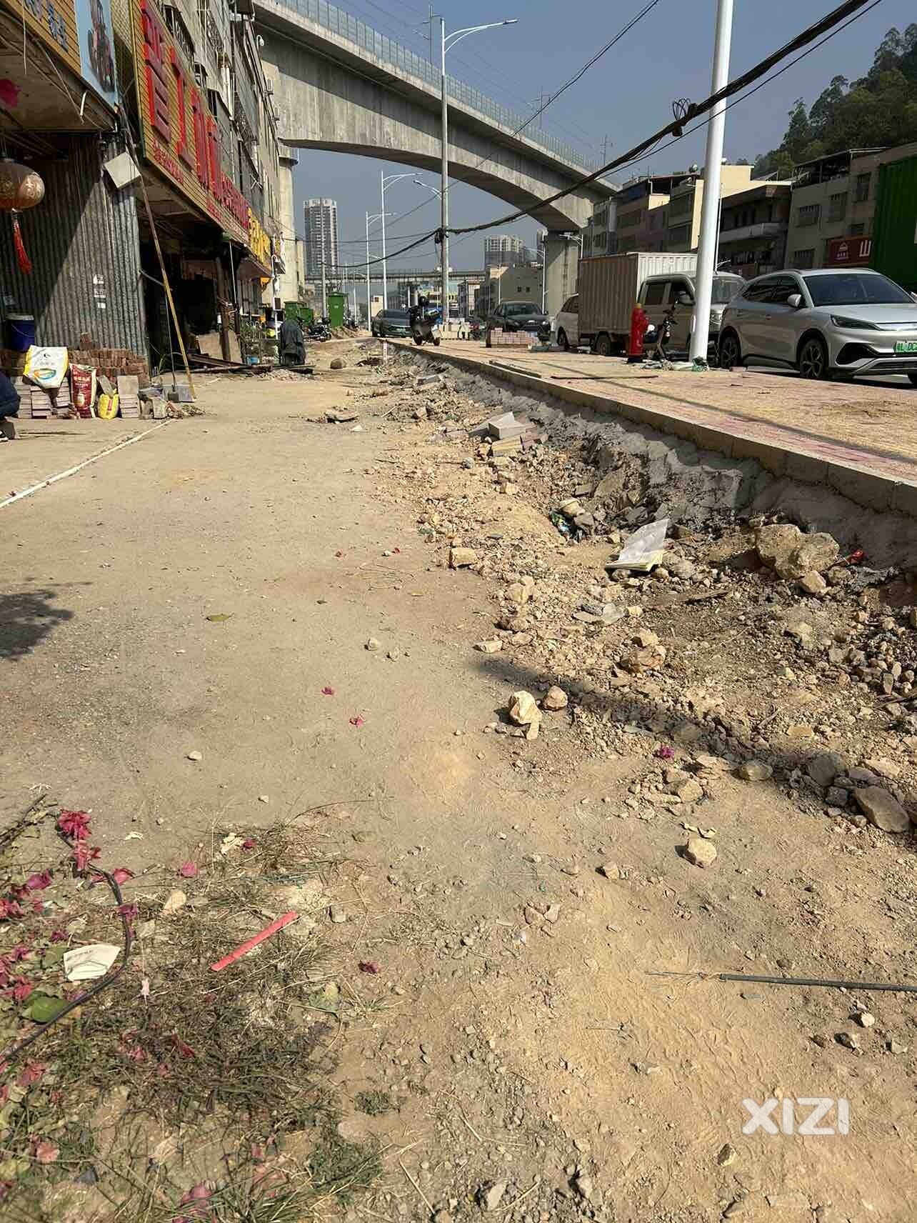关于小金口金罗路左边行人道没有完善的问题