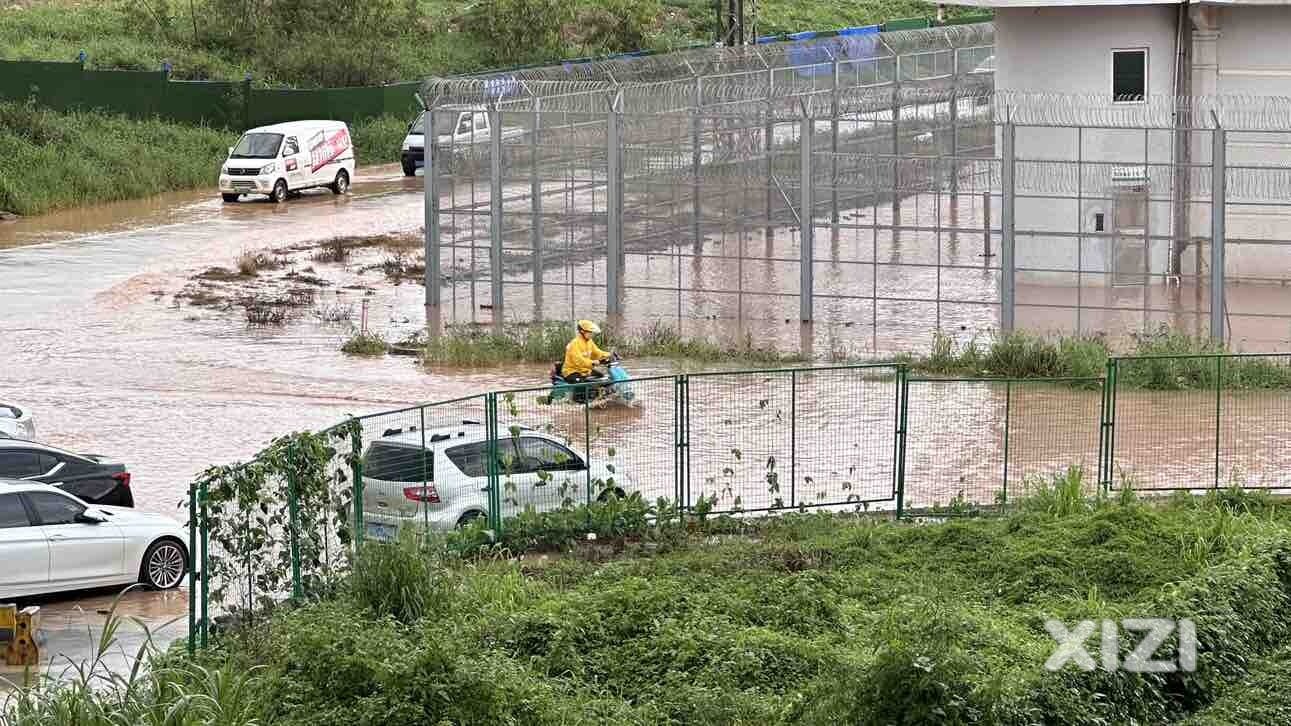 你们下班要淌水回家吗？