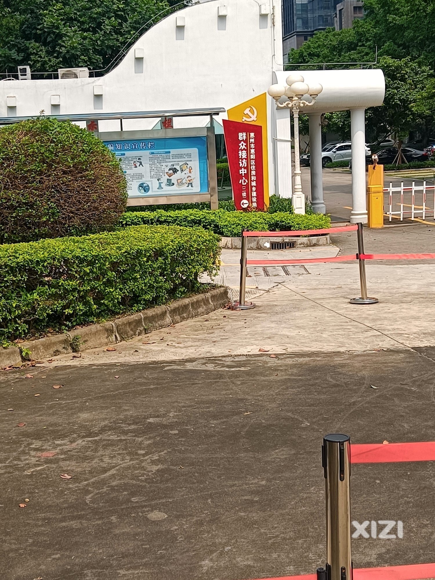 坐公交尿急，去这里上