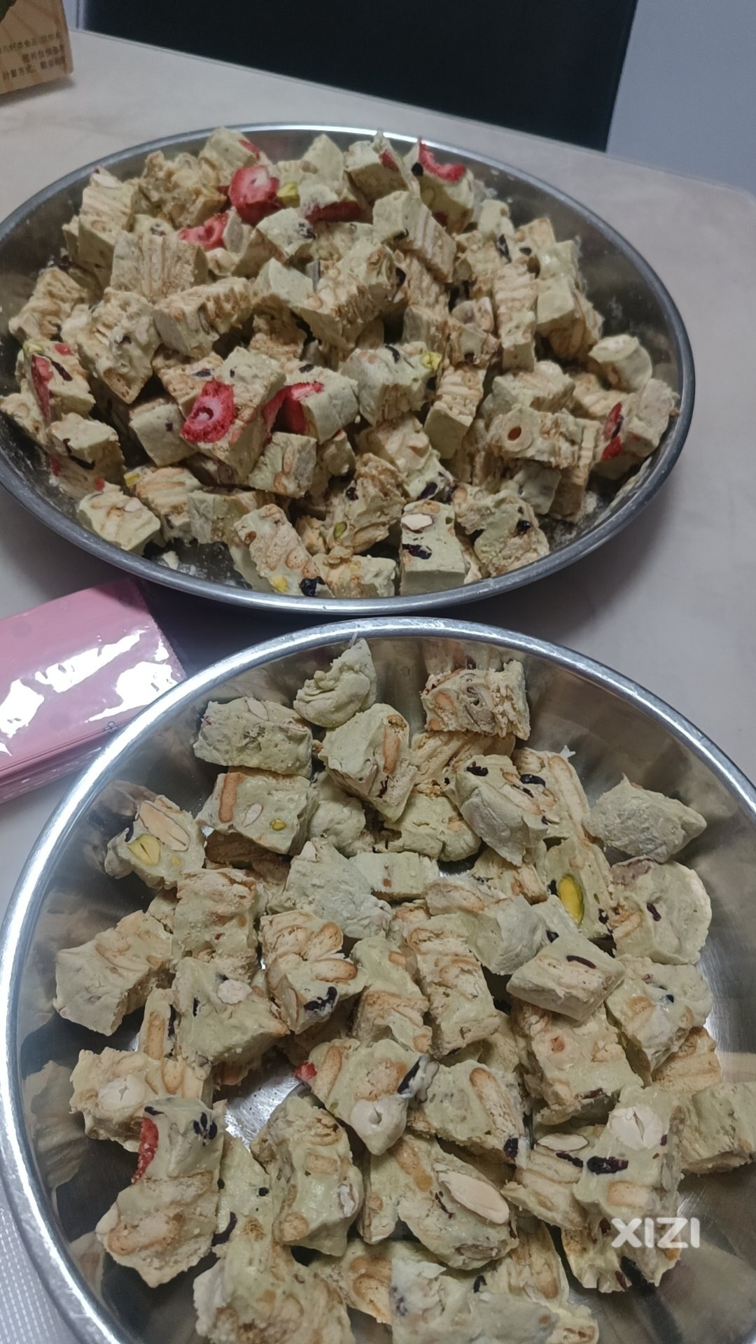 有了包装袋的雪花酥感觉可以卖了，就是第一次搞袋子有点丑