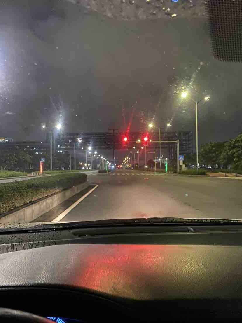 兜兜转转又半宿，唯星光夜伴随。