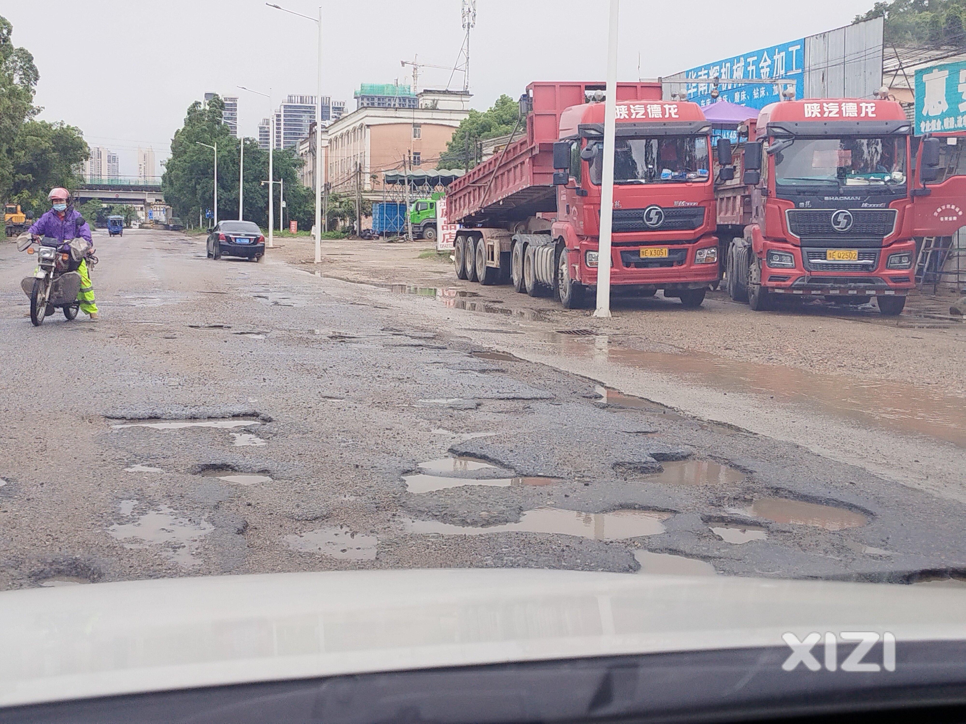 马安镇路烂不维修，严重影响市民出行。