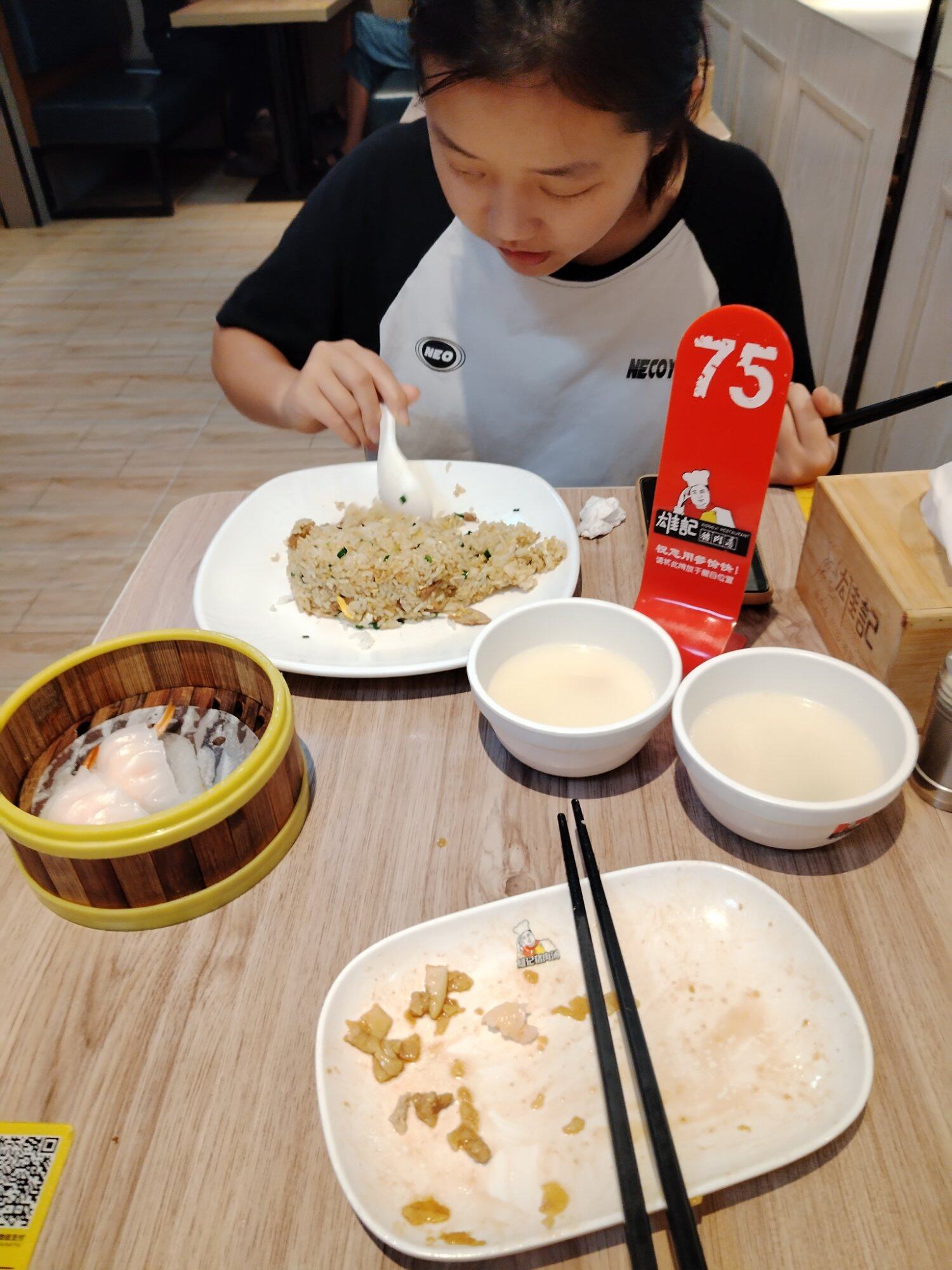 牙医给我拍的照片，早上陪朋友去玩，下午陪小情人，一天这么过完了