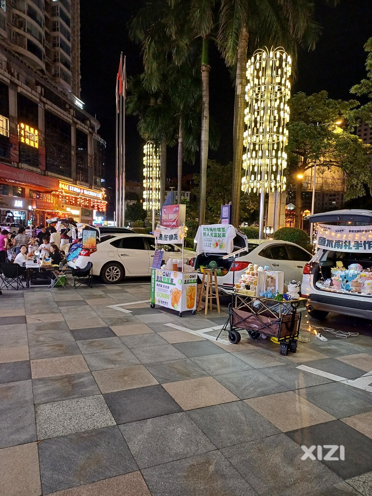 花边岭天虹的汽车夜市