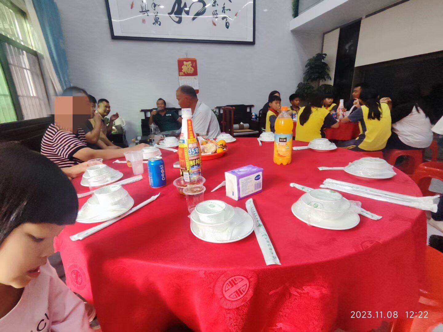 二婚我，小摆十桌酒席，请人煮菜1桌1500元，在农村酒店摆2000元一桌