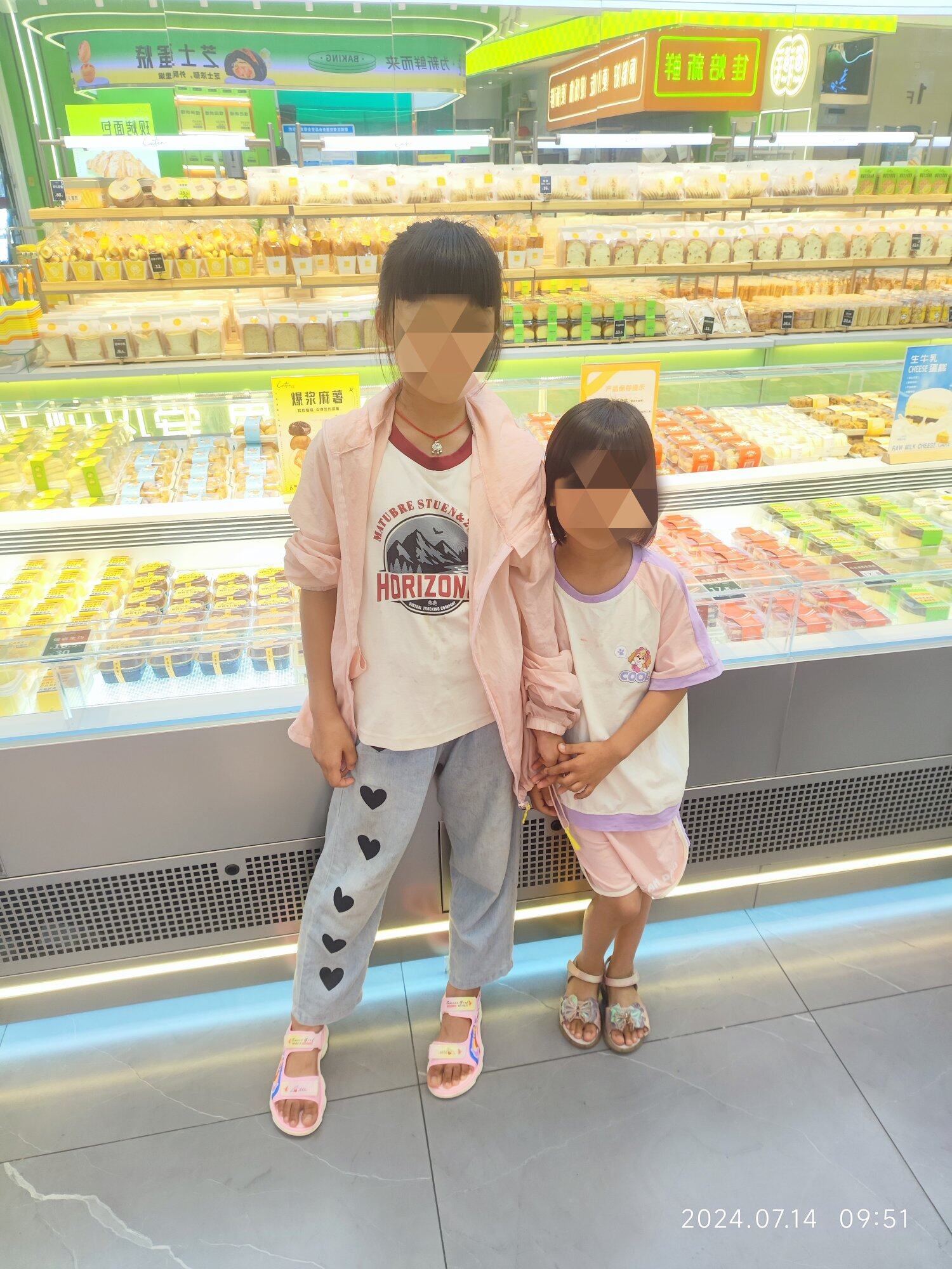 大女儿回来一次，你要什么我都会给你买买什么都买，给小孩买4套衣服