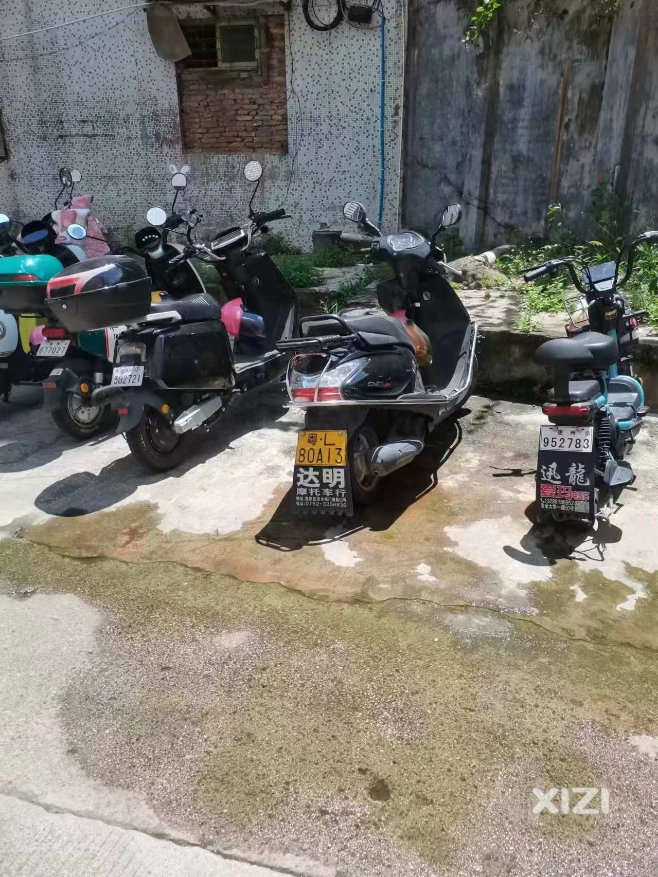 淡水爱明中路巷子污水横流
