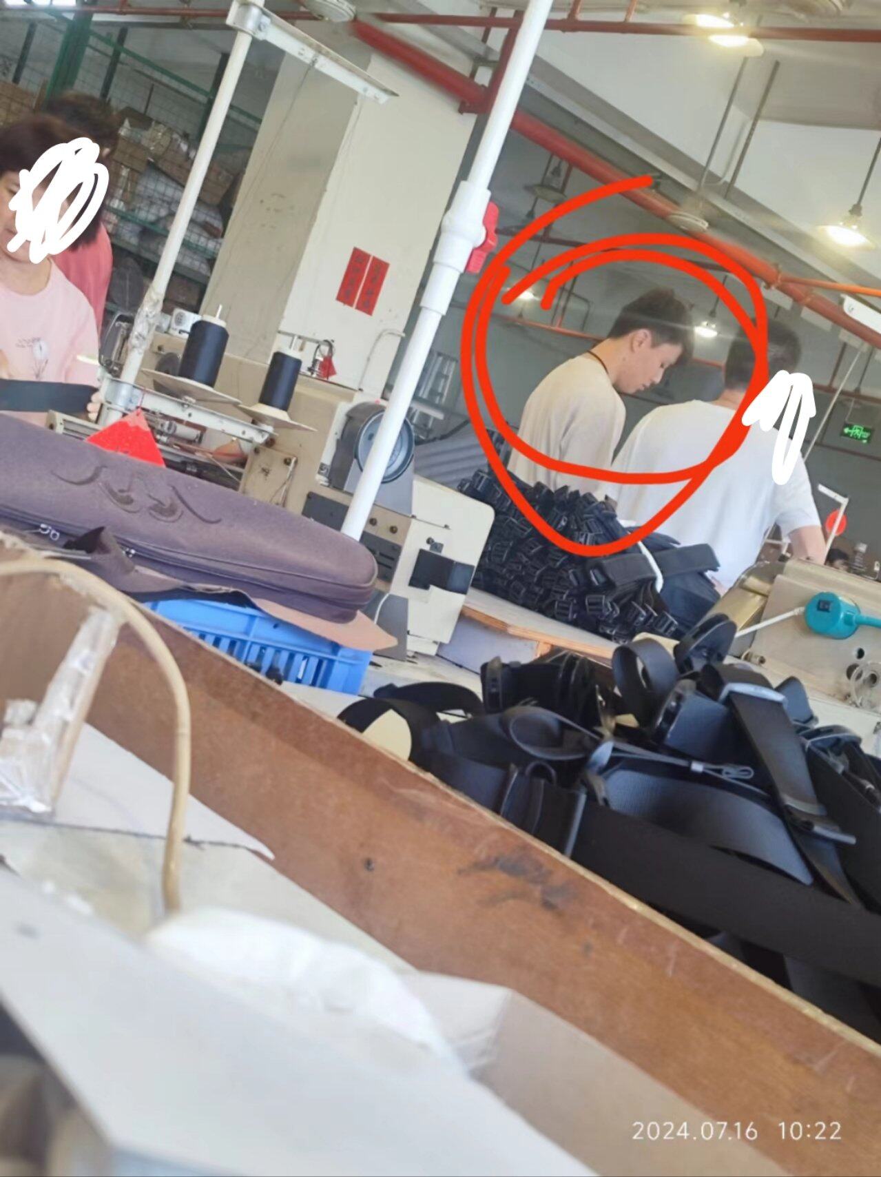 老板退休了，换他外甥上任，小伙子22岁当老板，好帅丫