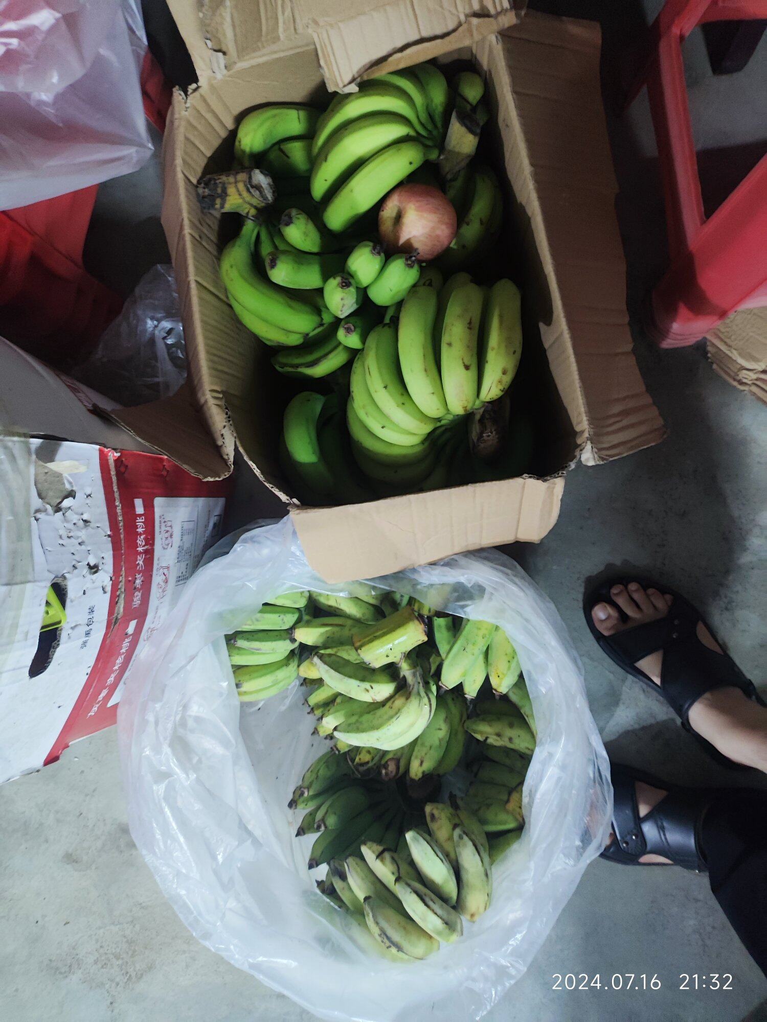 6个同事和我买香蕉，还说拿去卖，不够内销，有二个同事我不卖给她