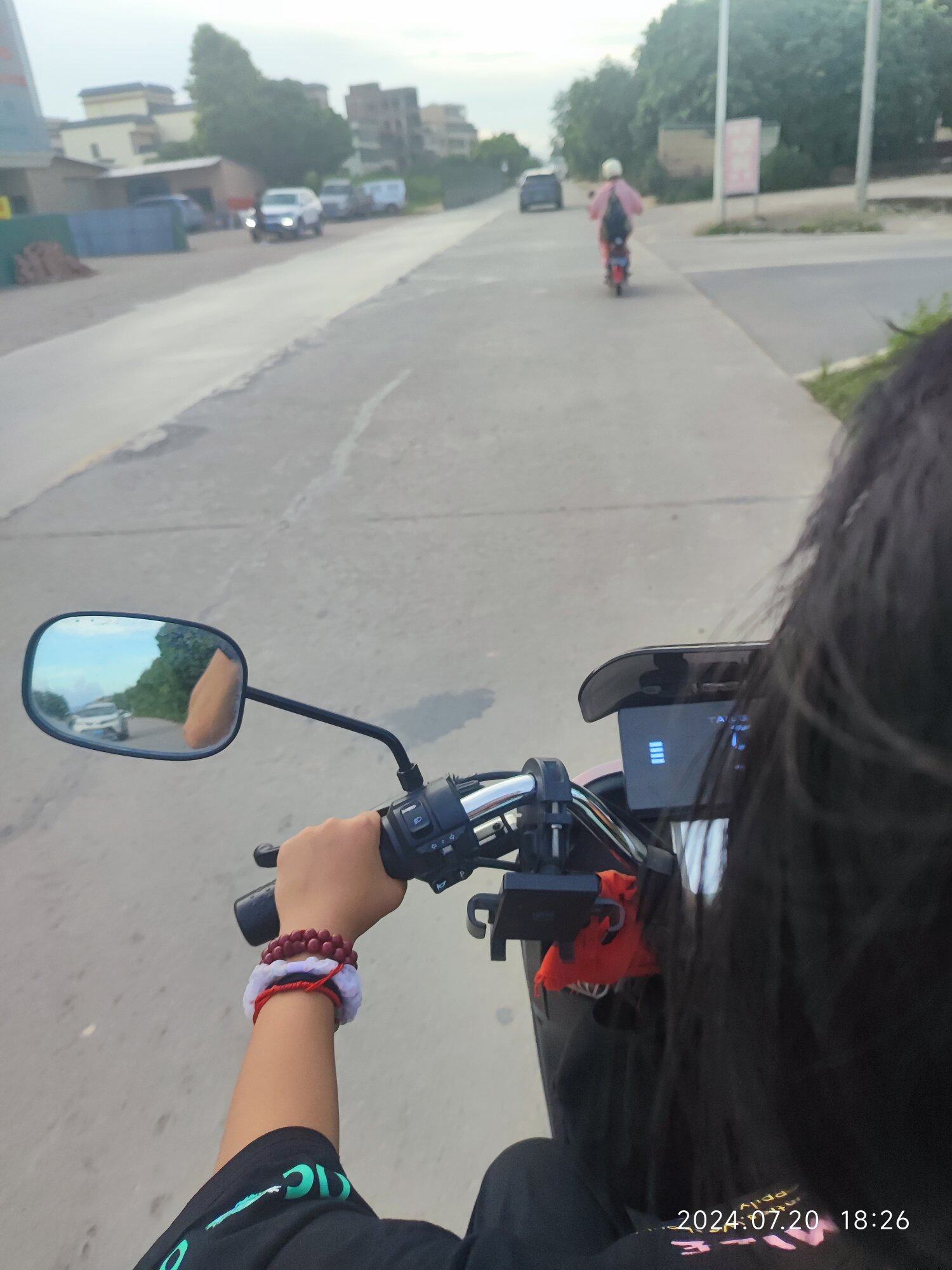征，给小孩孩子找个妈妈，找个40岁上下离异女性，最好带个娃，能一起