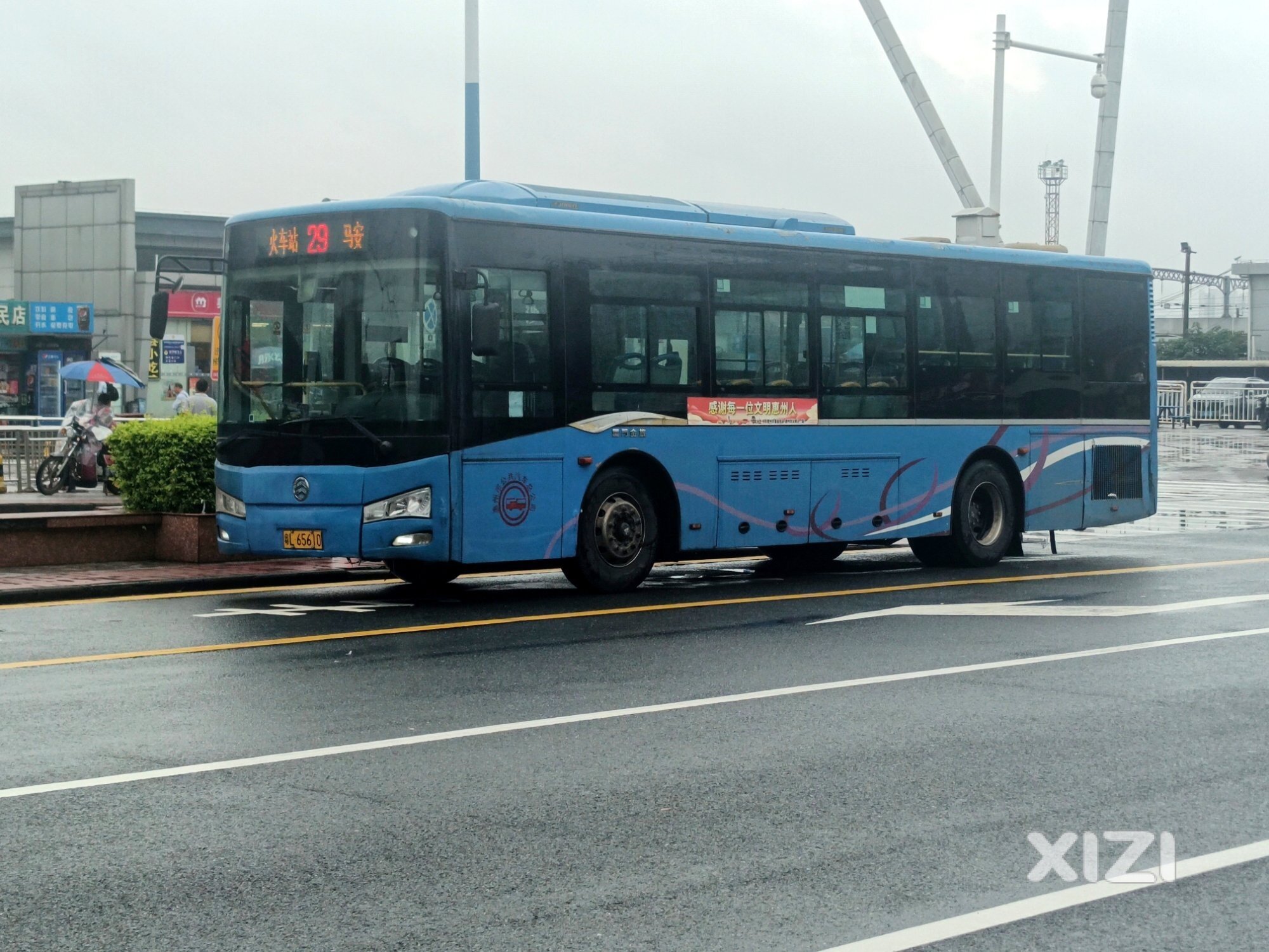 因为热爱！他还原了惠州的公交车
