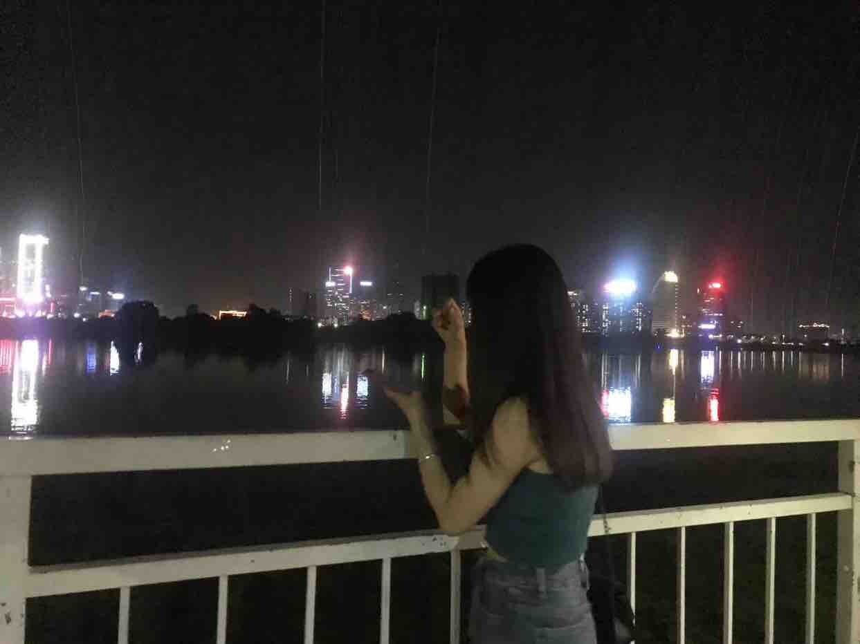情绪奔溃时，也不知烂透的是生活还是我...