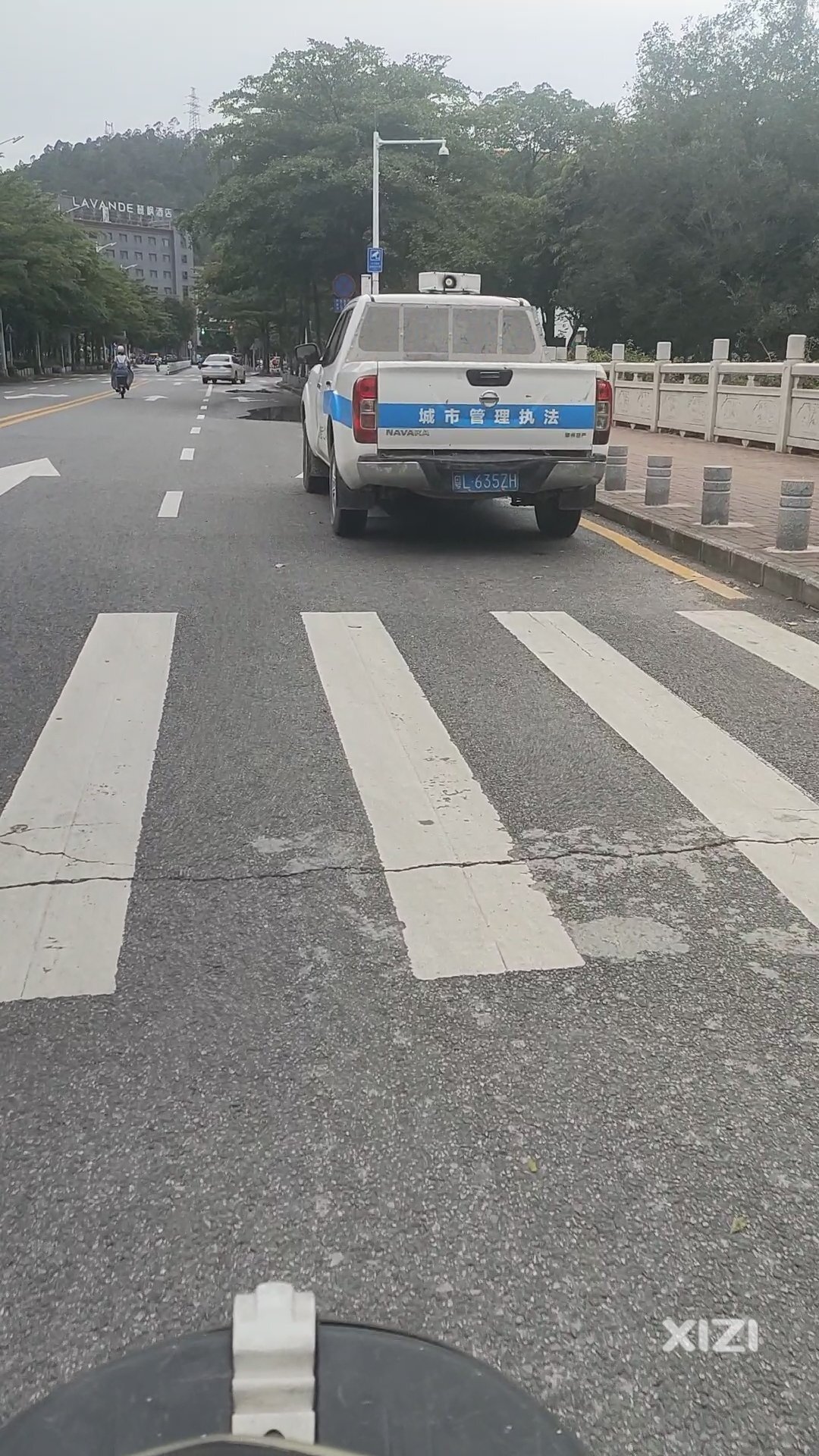 下马庄红绿灯乱摆乱卖