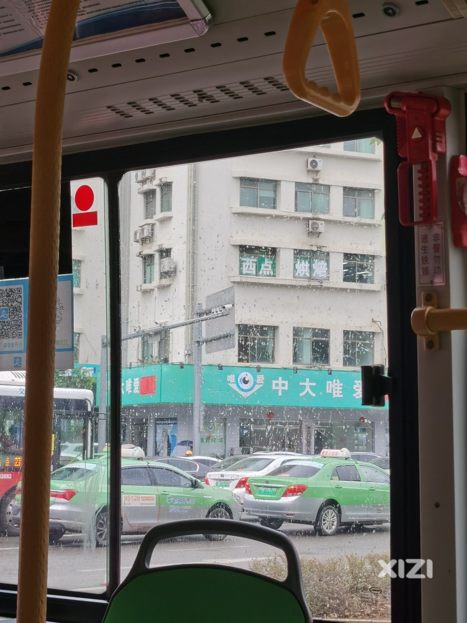 鹅岭北路堵车
