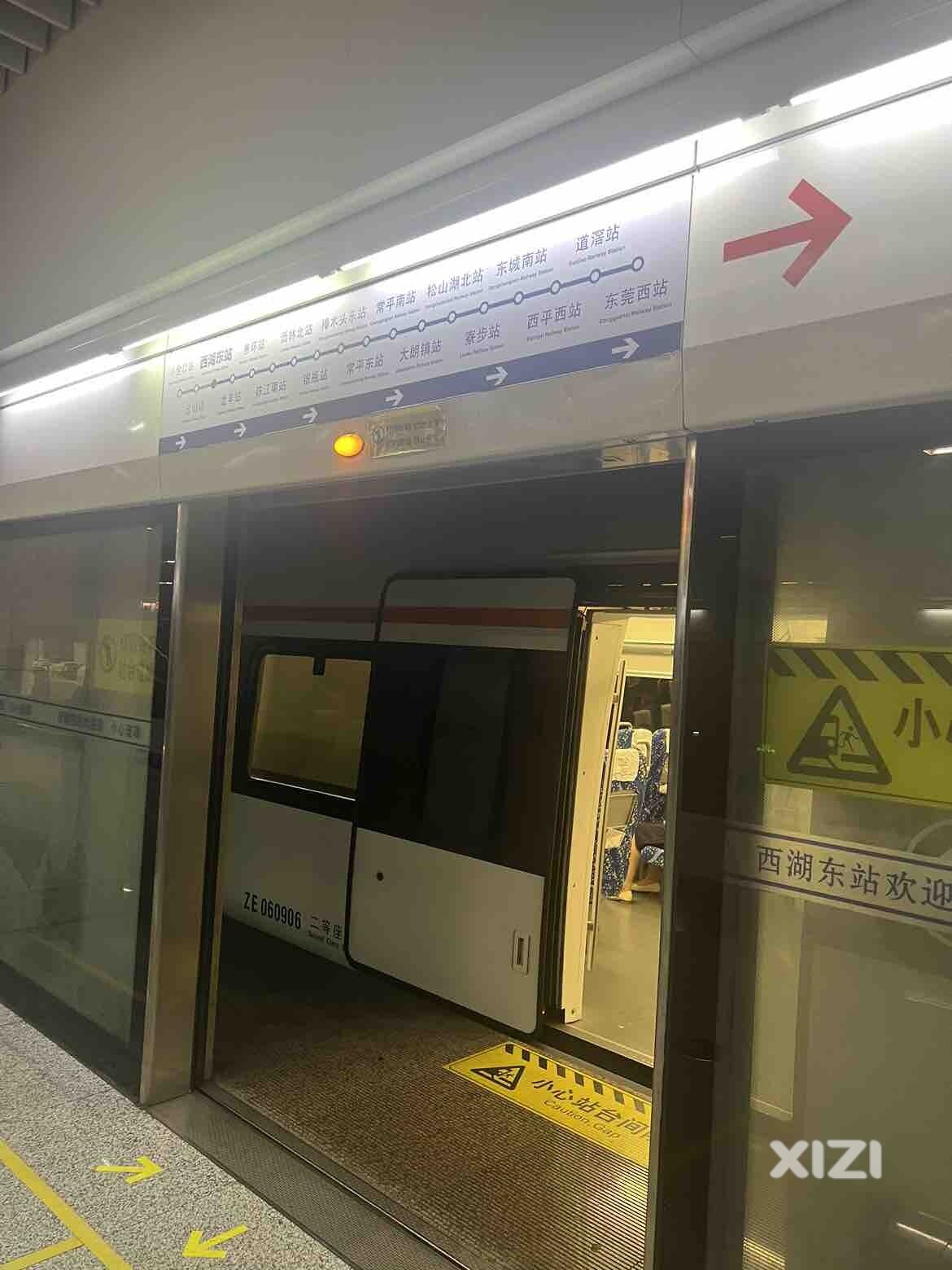 第一次体验莞惠轻轨，买了无座位站票却发现每车厢乘客没几个