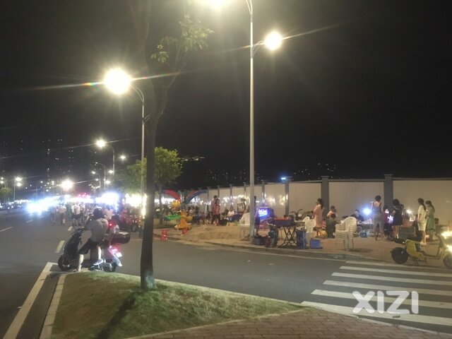 江边烟火