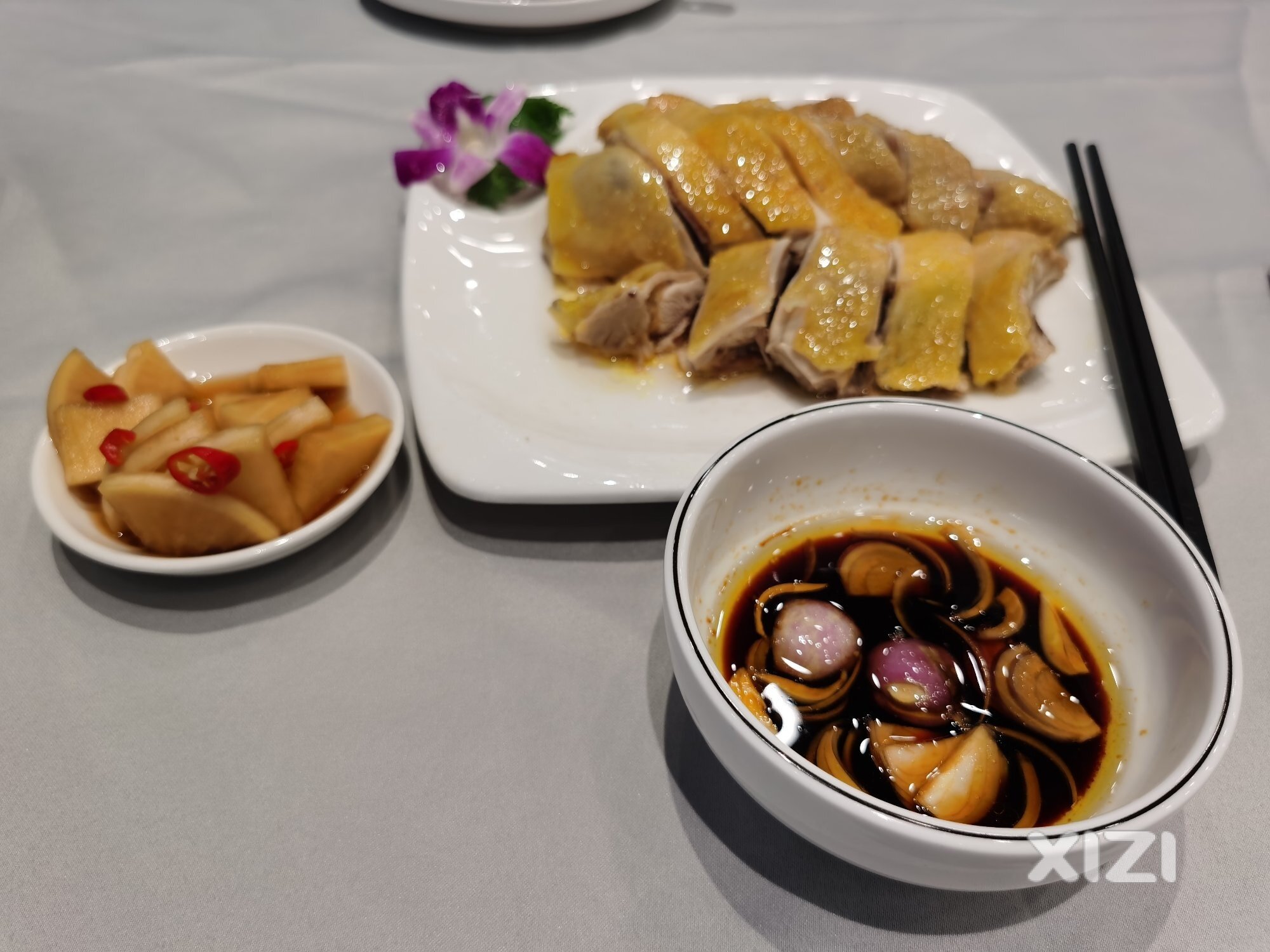这家凉化菜馆子不错。