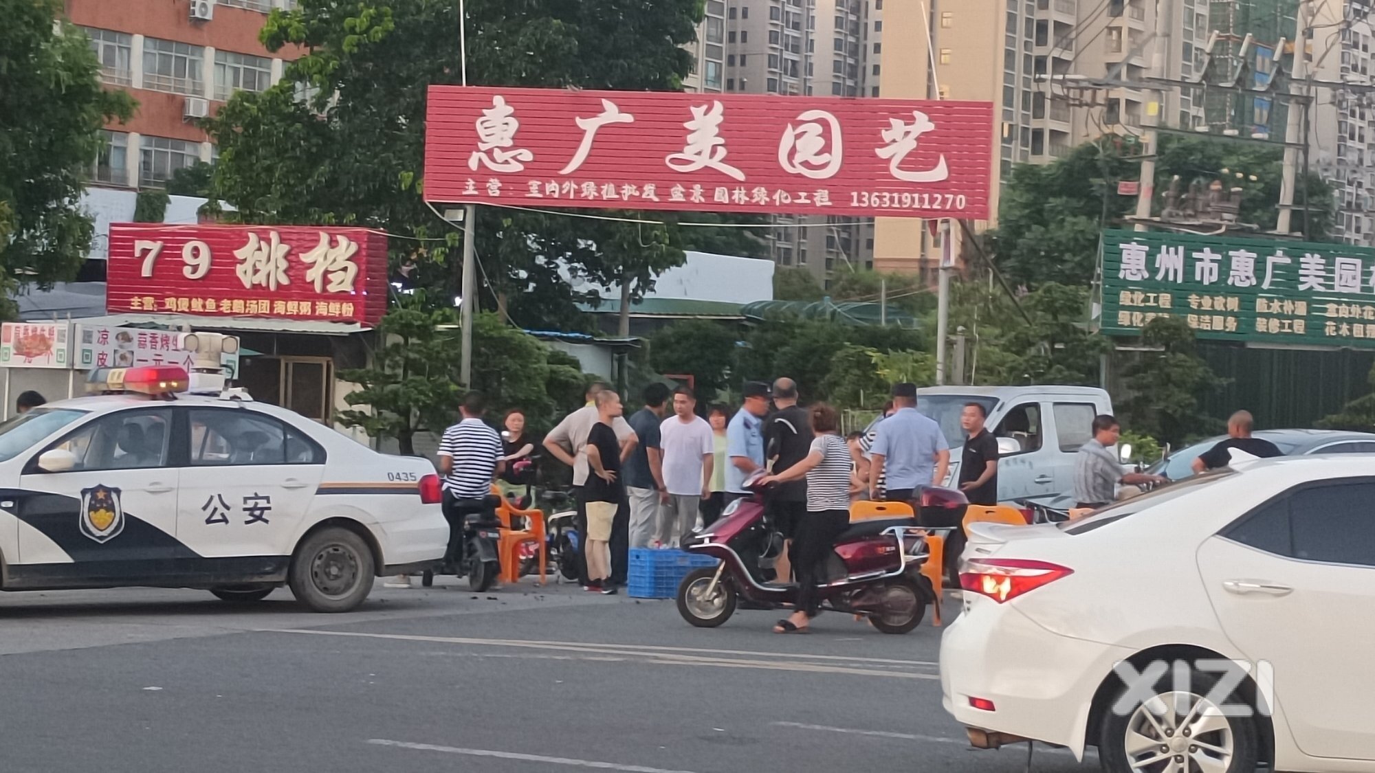 生活不易，摆摊的他们都惊动阿sir了