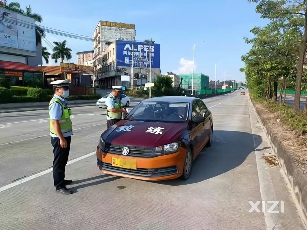 贪图方便？多辆教练车被惠东交警喊停