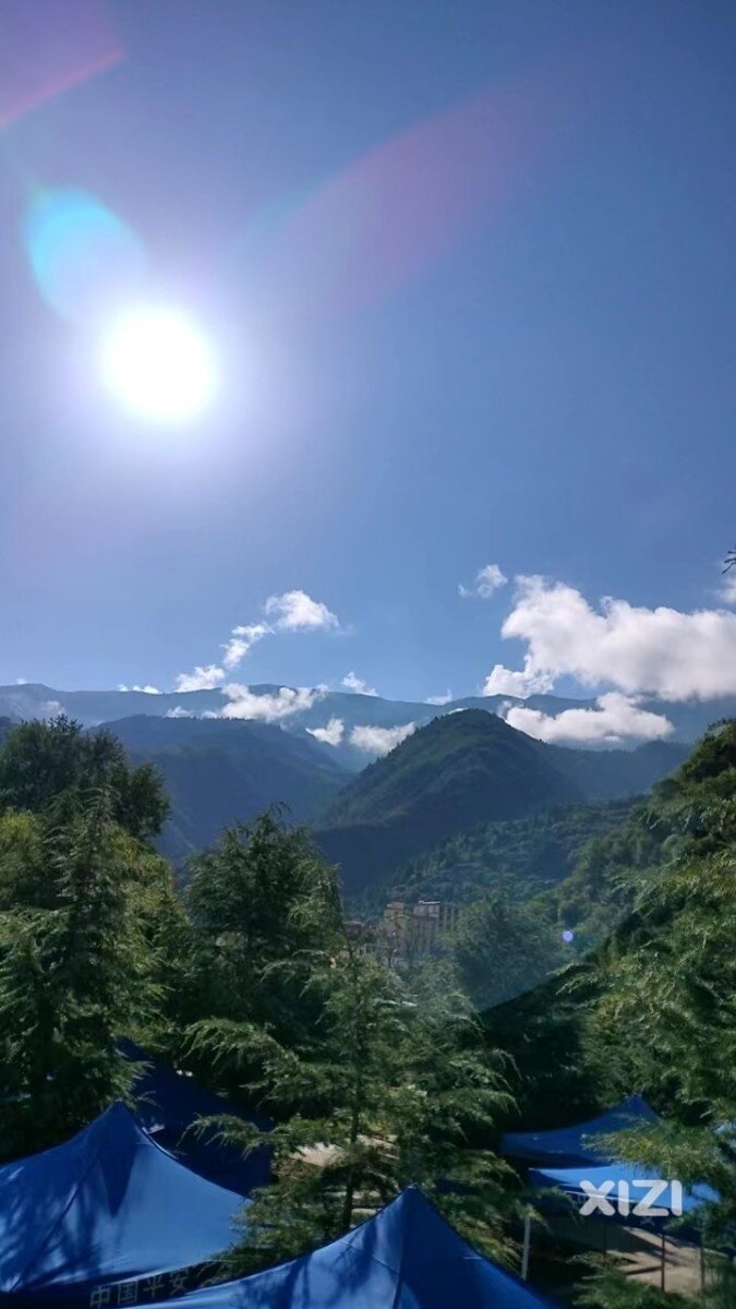 来到海拔3500米的峡谷中......