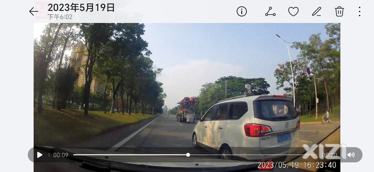这人开车命都不要了