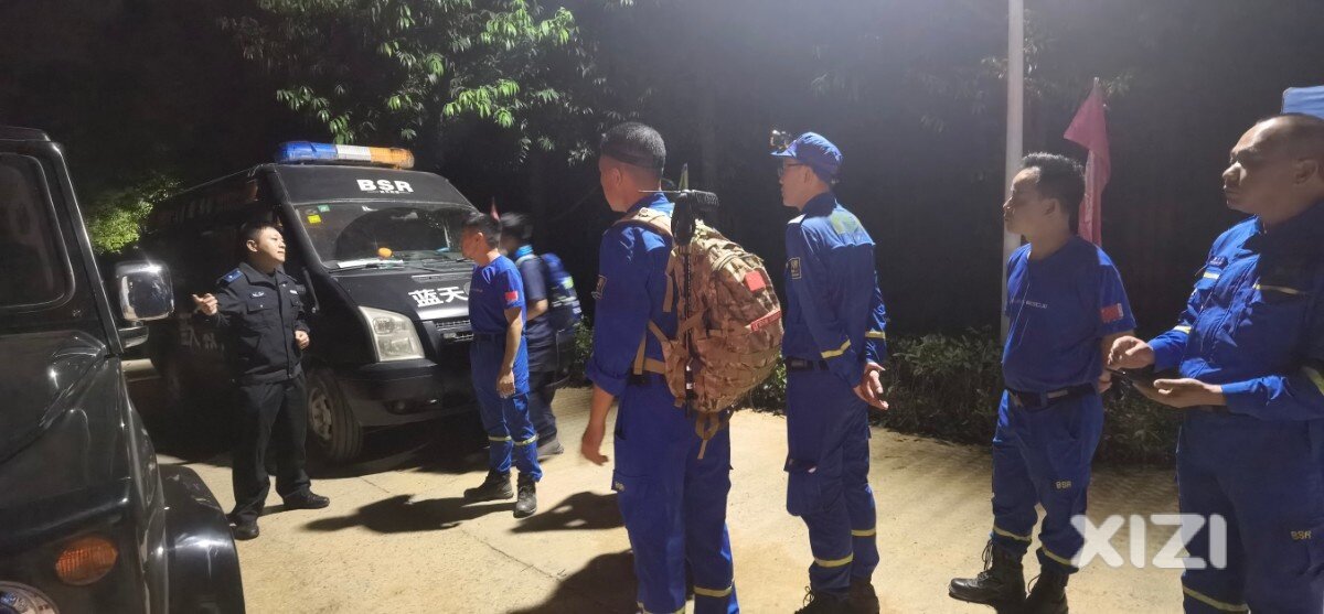 前线救援丨驴友深夜被困罗浮山，我队紧急出动助其脱险